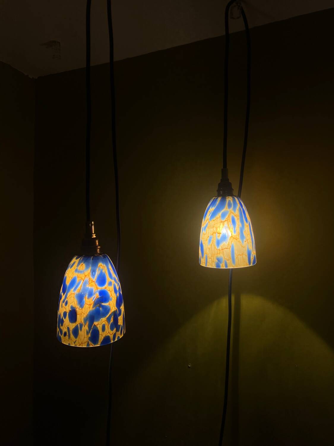 Paire de lampes baladeuses globe pate de verre vintage