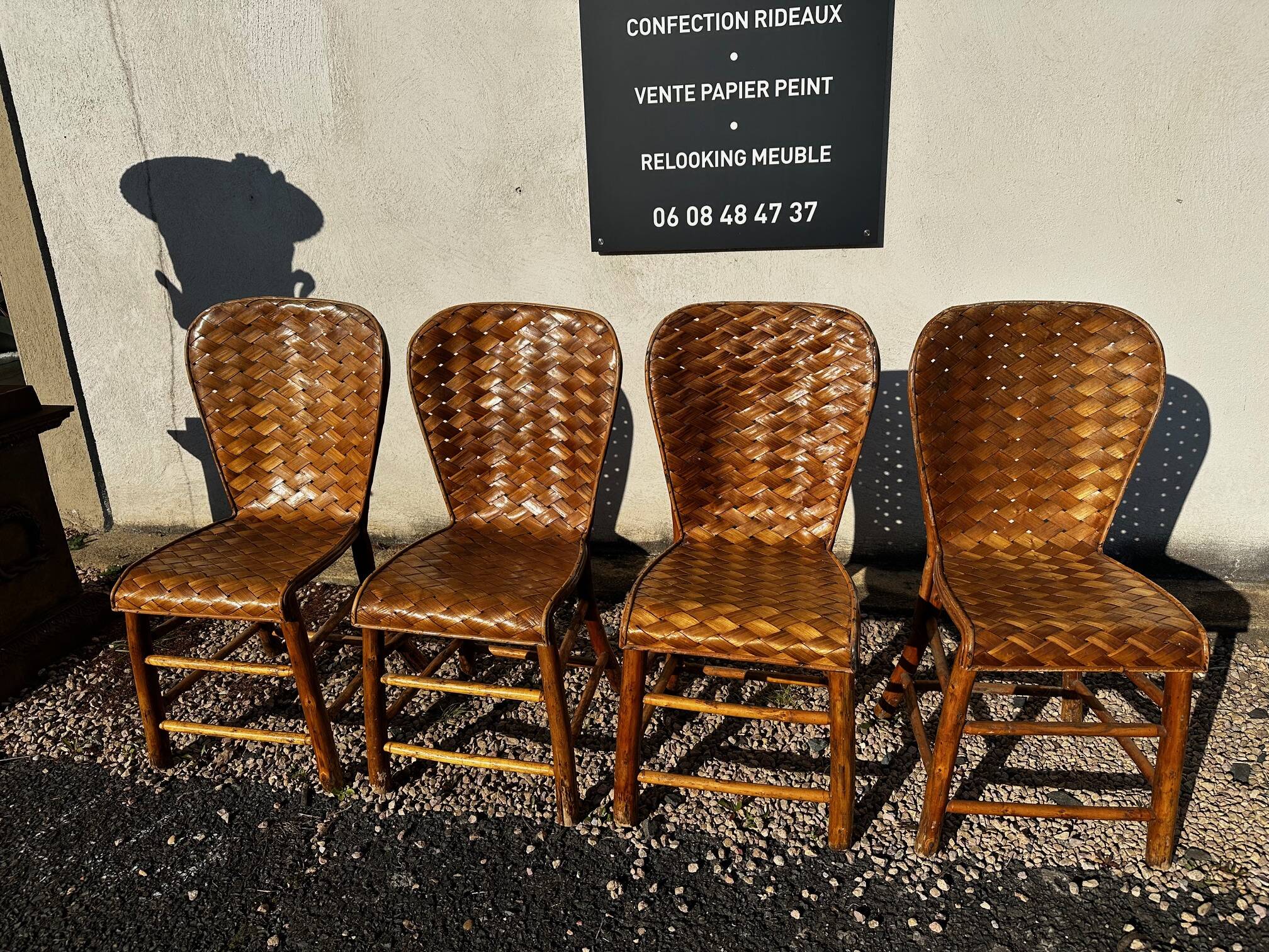 Rattan and chestnut living room