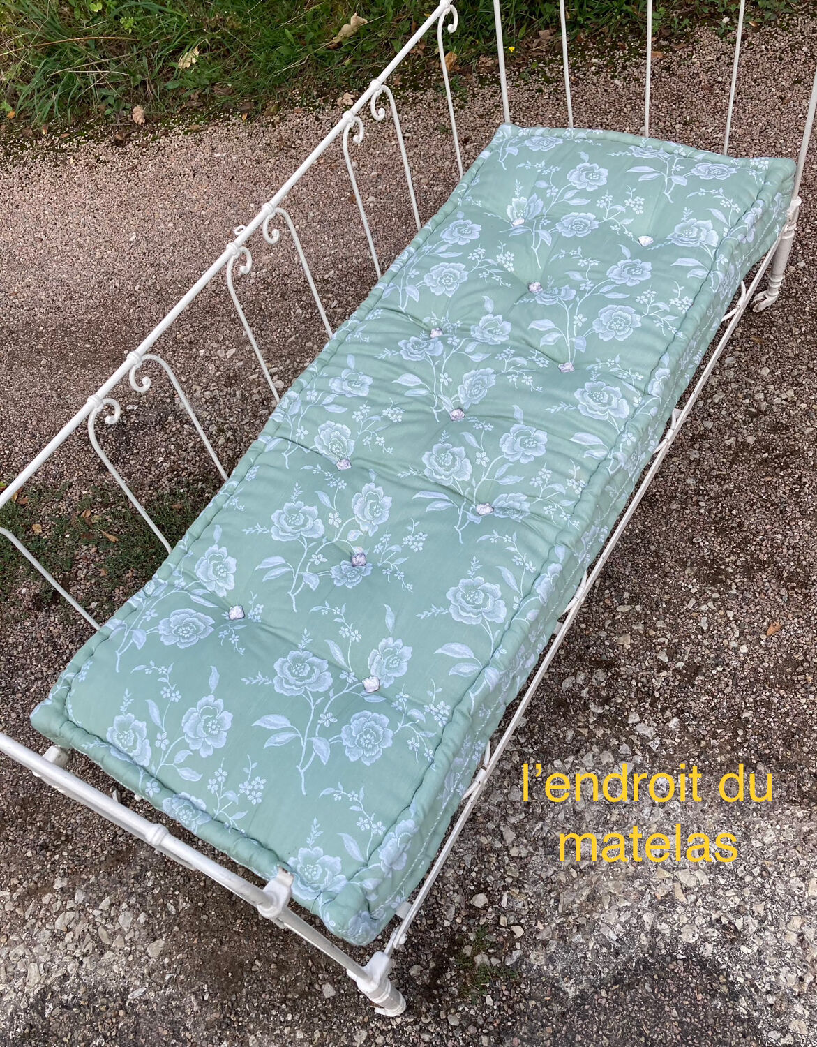 19th century wrought iron baby bed convertible into a bench + wool mattress