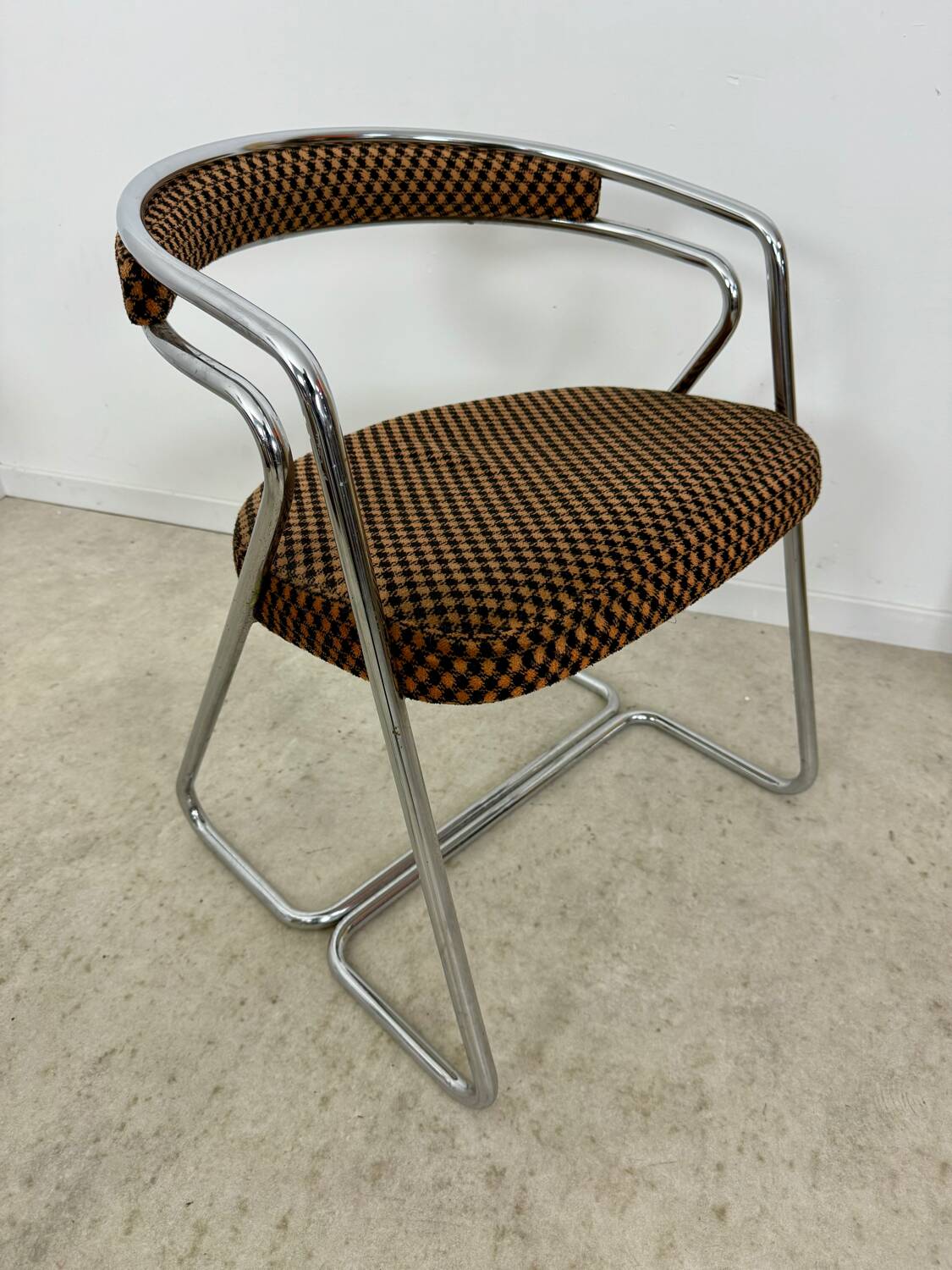 Set of 4 chrome tubular chairs Italian design from the 70s vintage fabric and metal