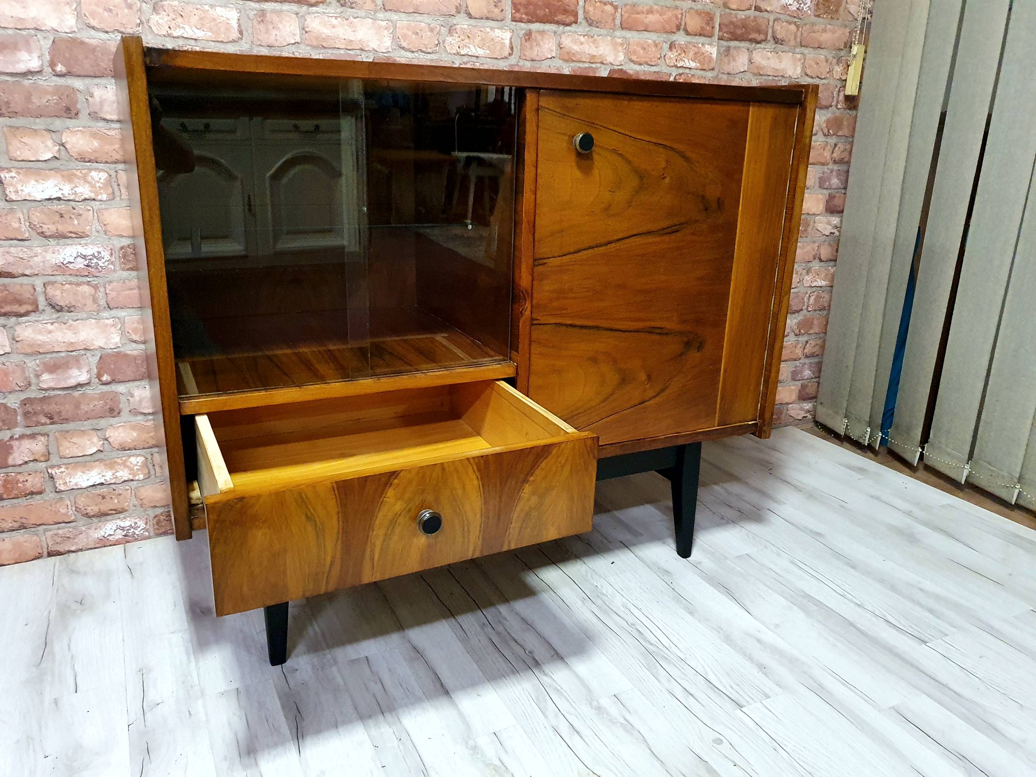 Commode Bilea 1969 Roumanie rétro vintage renouvelé