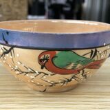 Bird-decorated cup and cup with golden reflection