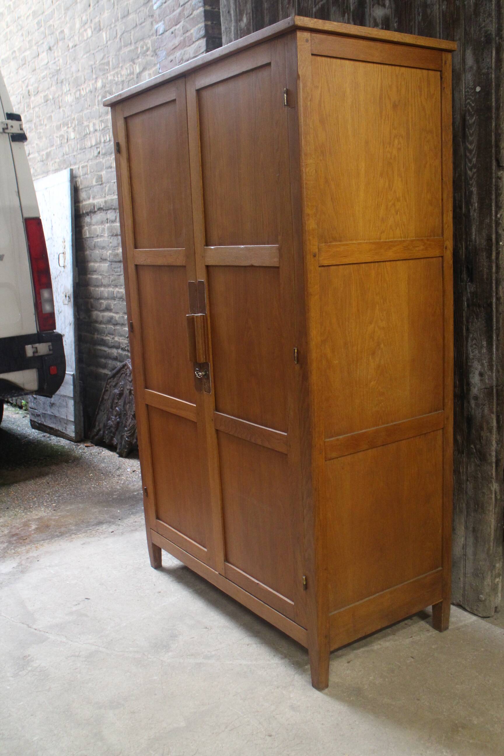 Parisian wardrobe period reconstruction