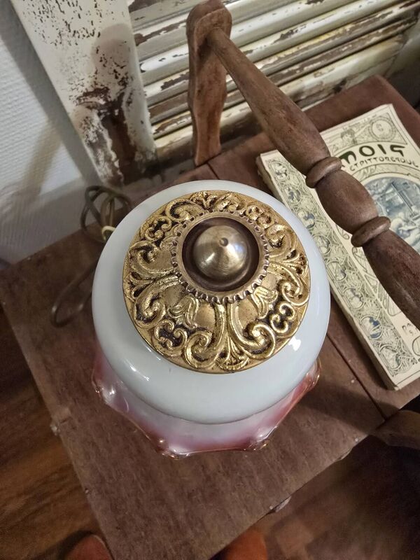 Petite lampe à poser tulipe en verre dépoli style champignon