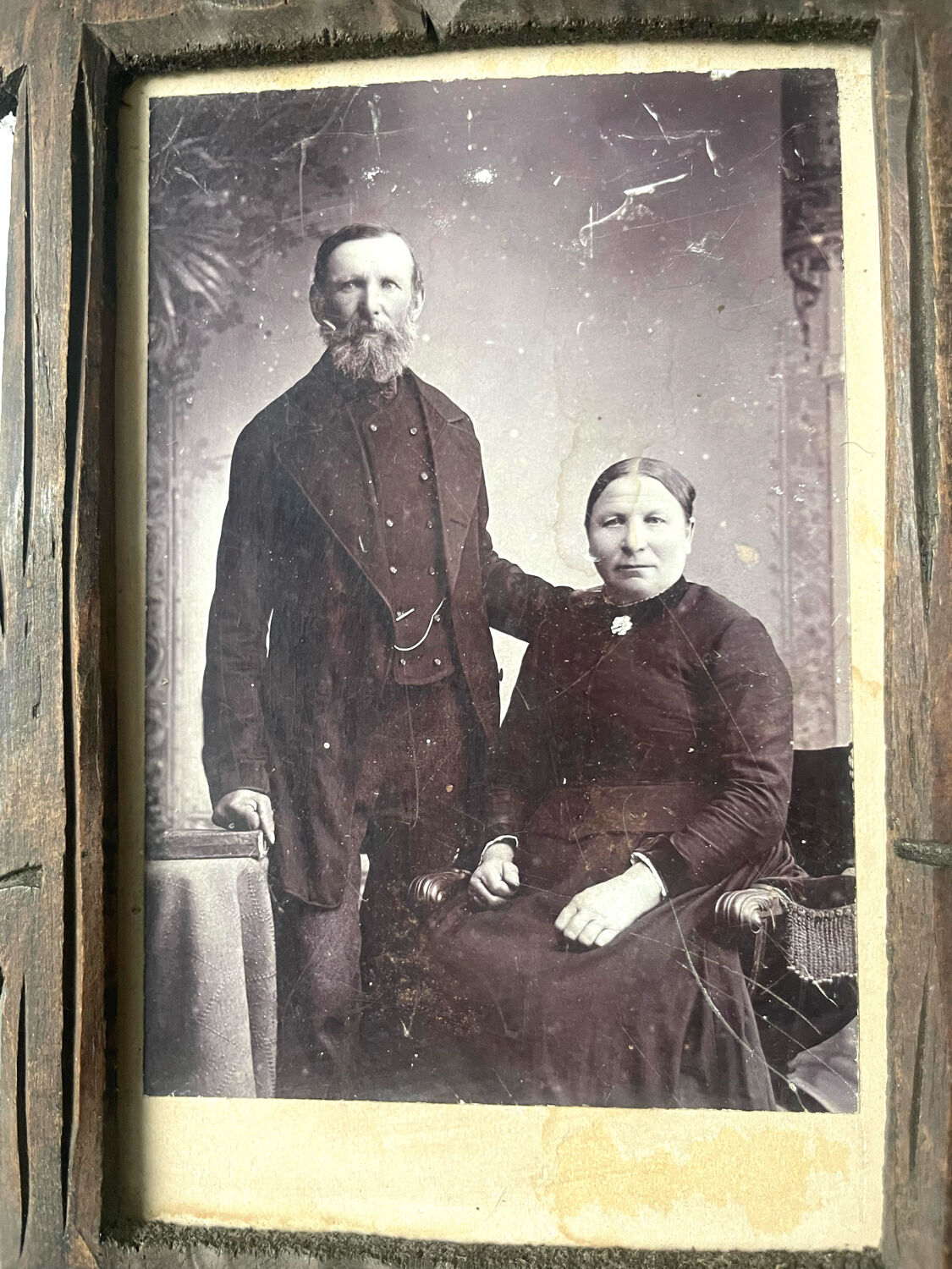 Frame in carved wood