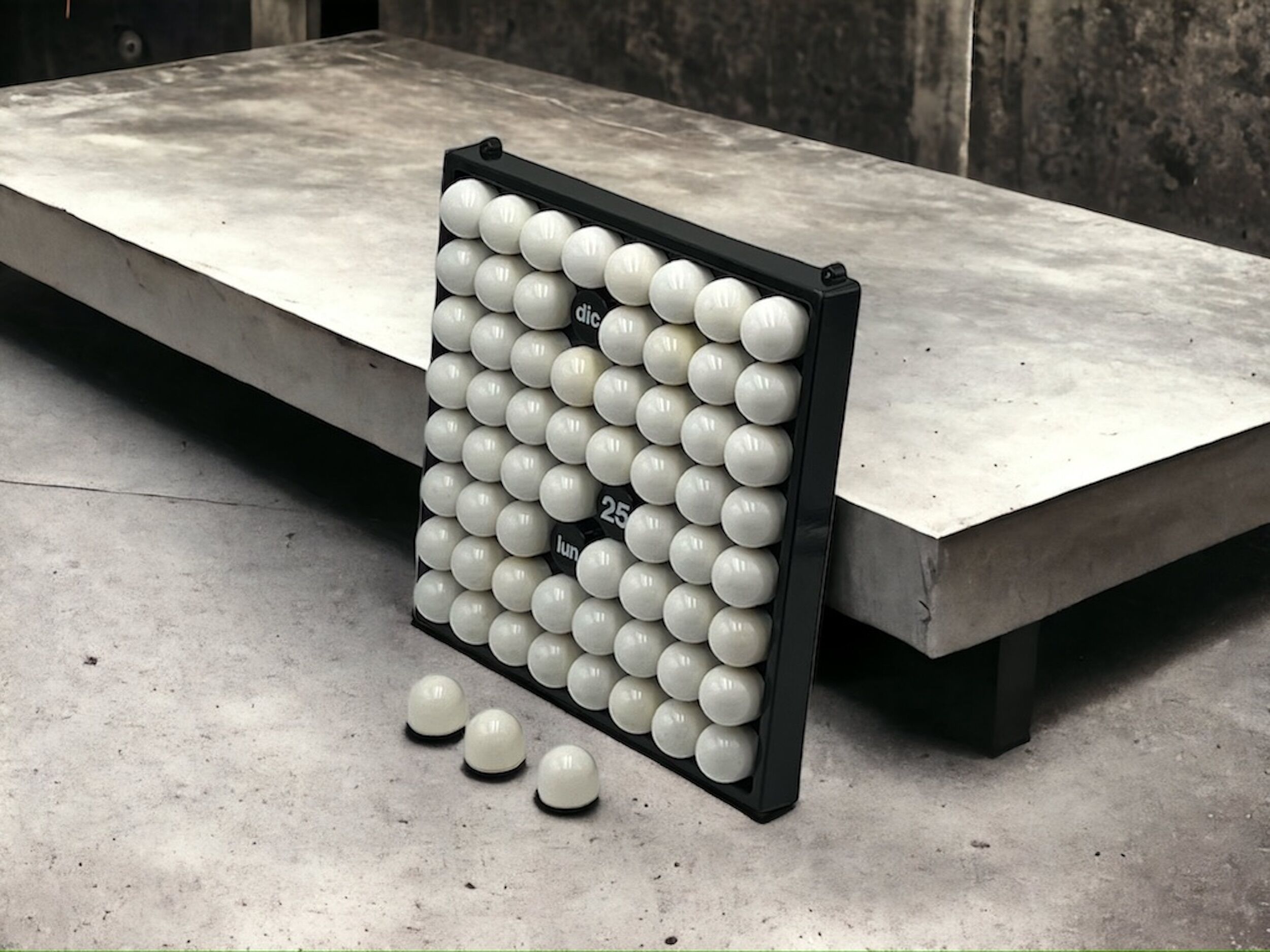 Calendrier perpétuel unique de l'ère spatiale « Wall Ball » par Euroway Torino, années 70
