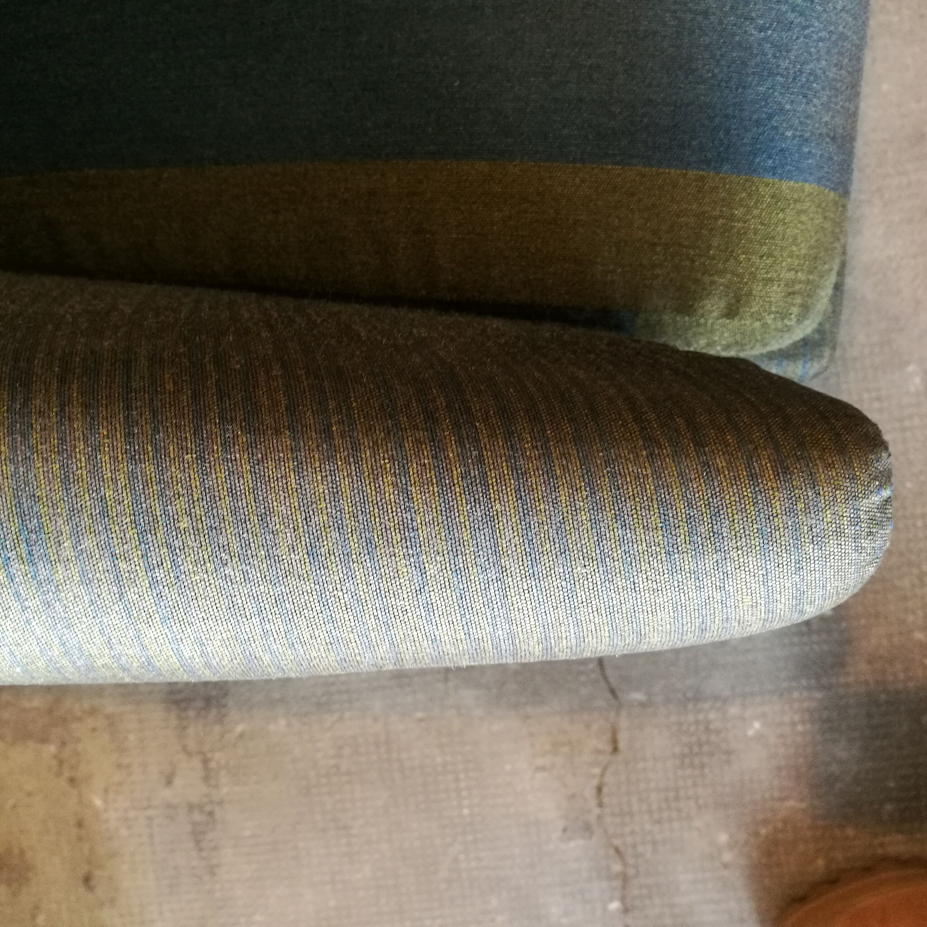 Canapé vintage, sofa Guy Besnard