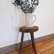 Tripod brulatist tabouret