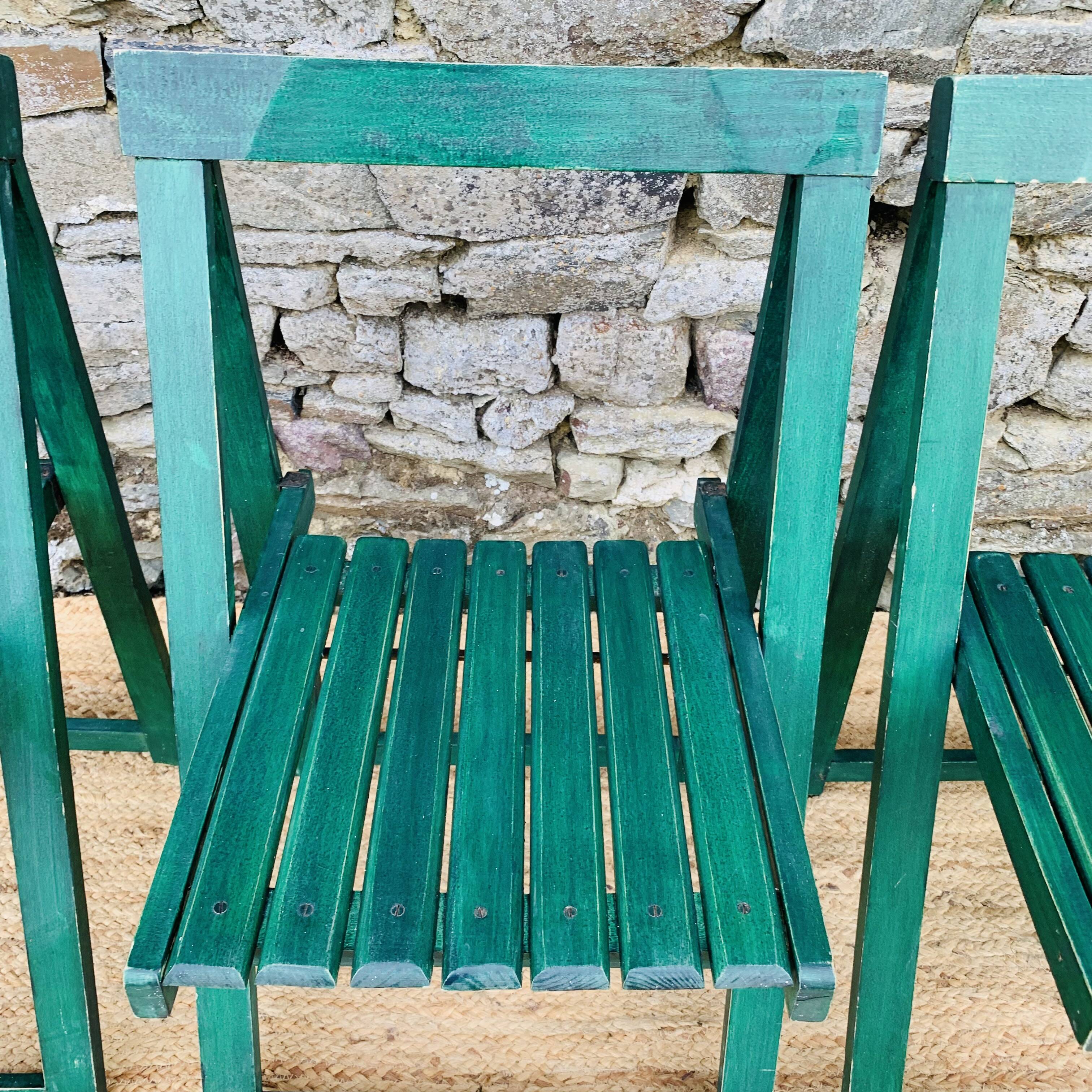 Set of 4 green folding chairs