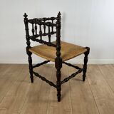 Corner chair in carved wood and straw, late 19th century.