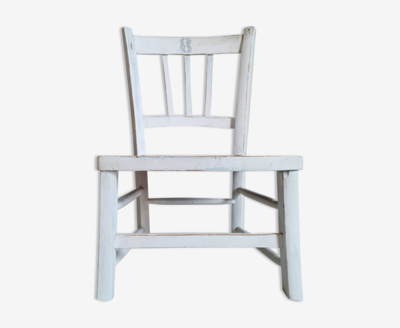 Old wooden bistro chair patina white