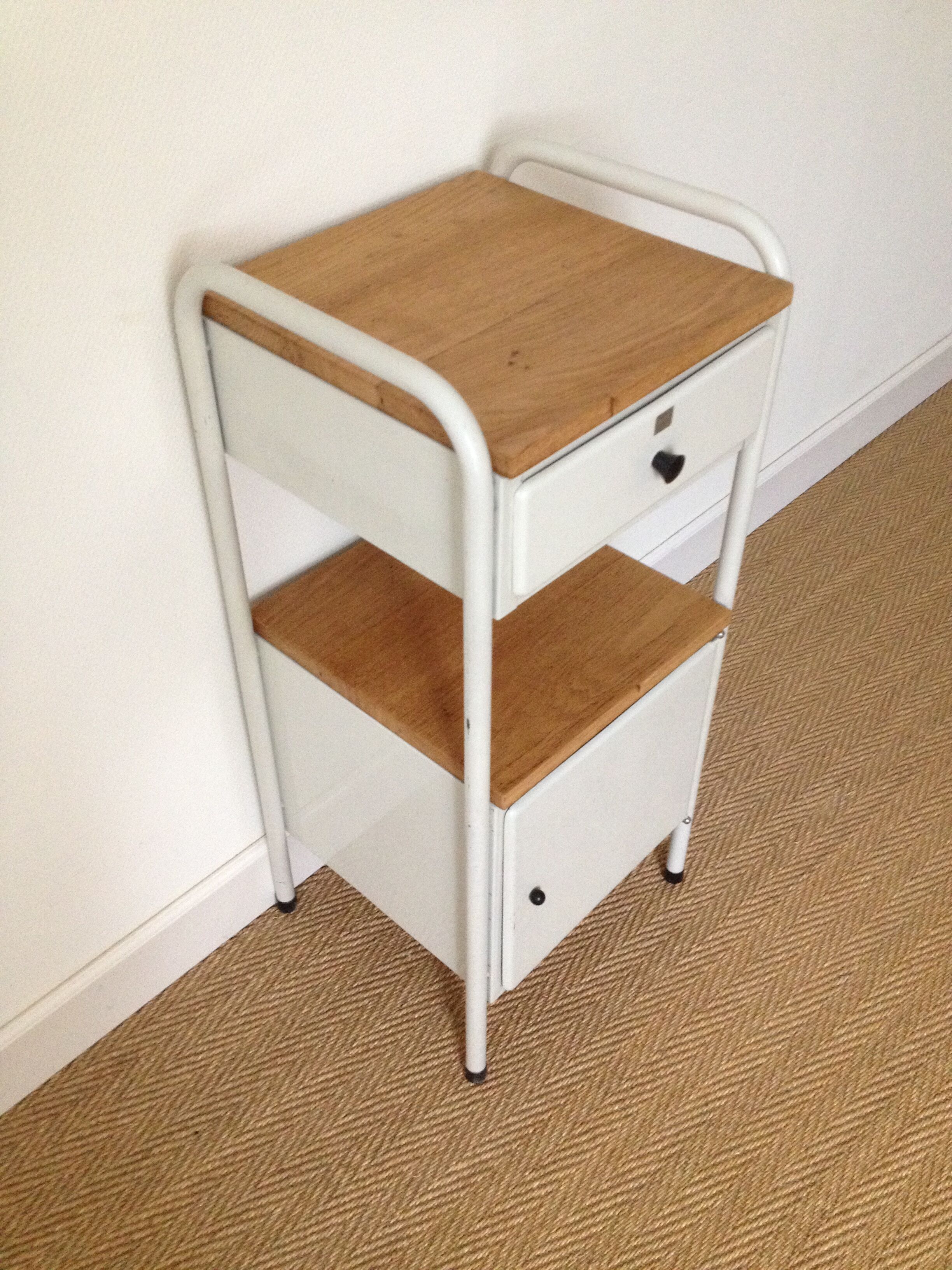 Meuble d'appoint industriel