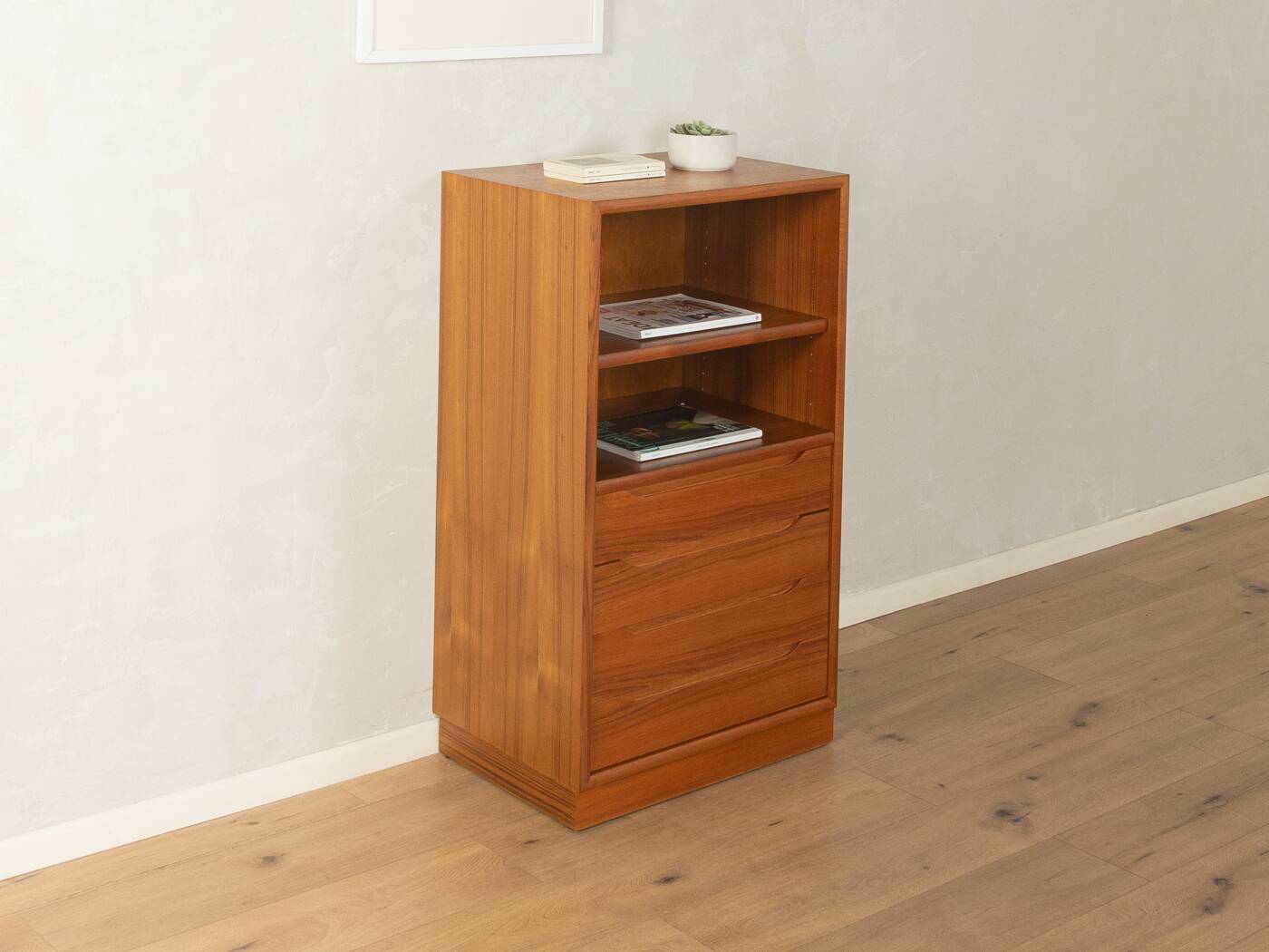Elegant chest of drawers from the 1960s