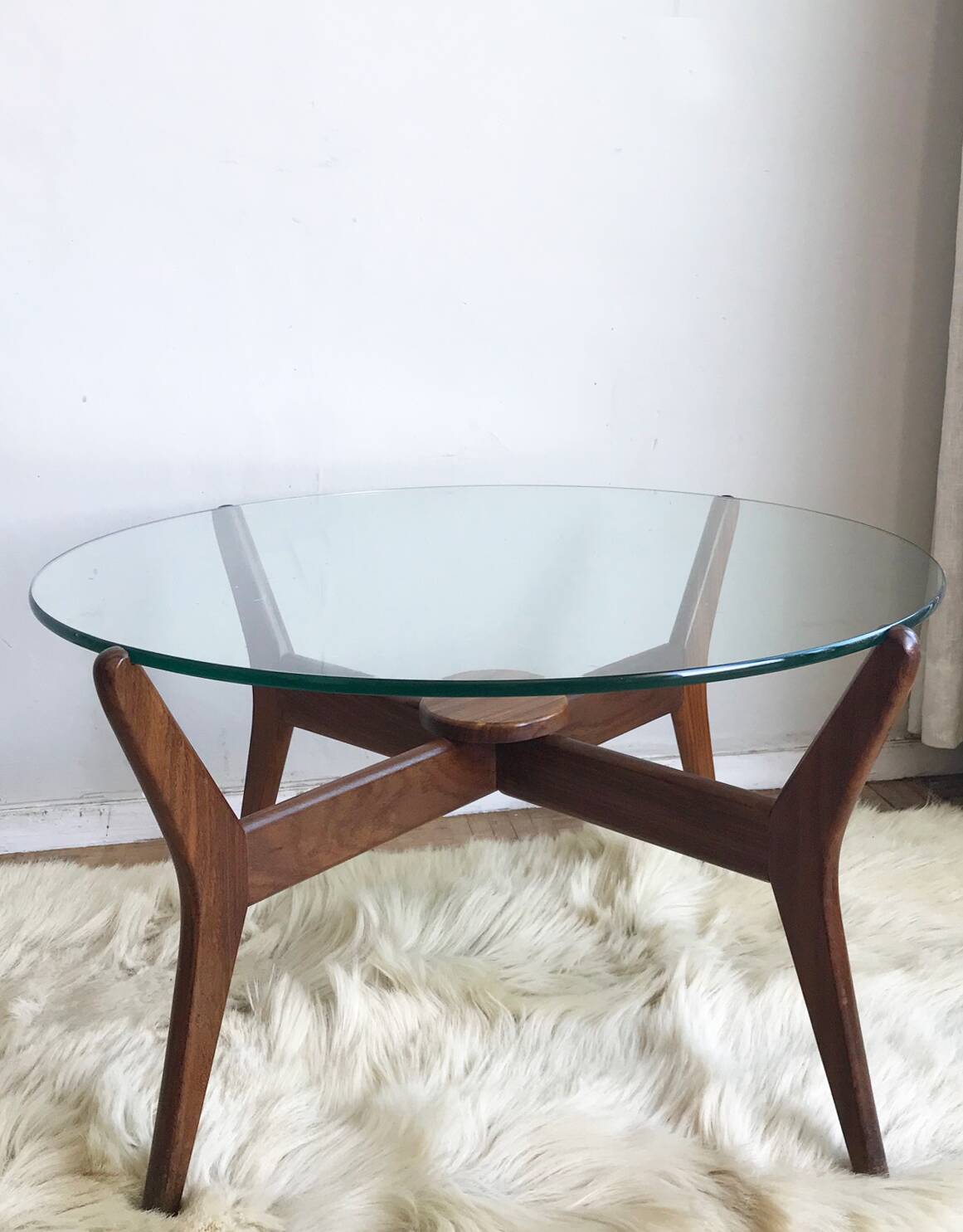 1960s round coffee table in teak and glass