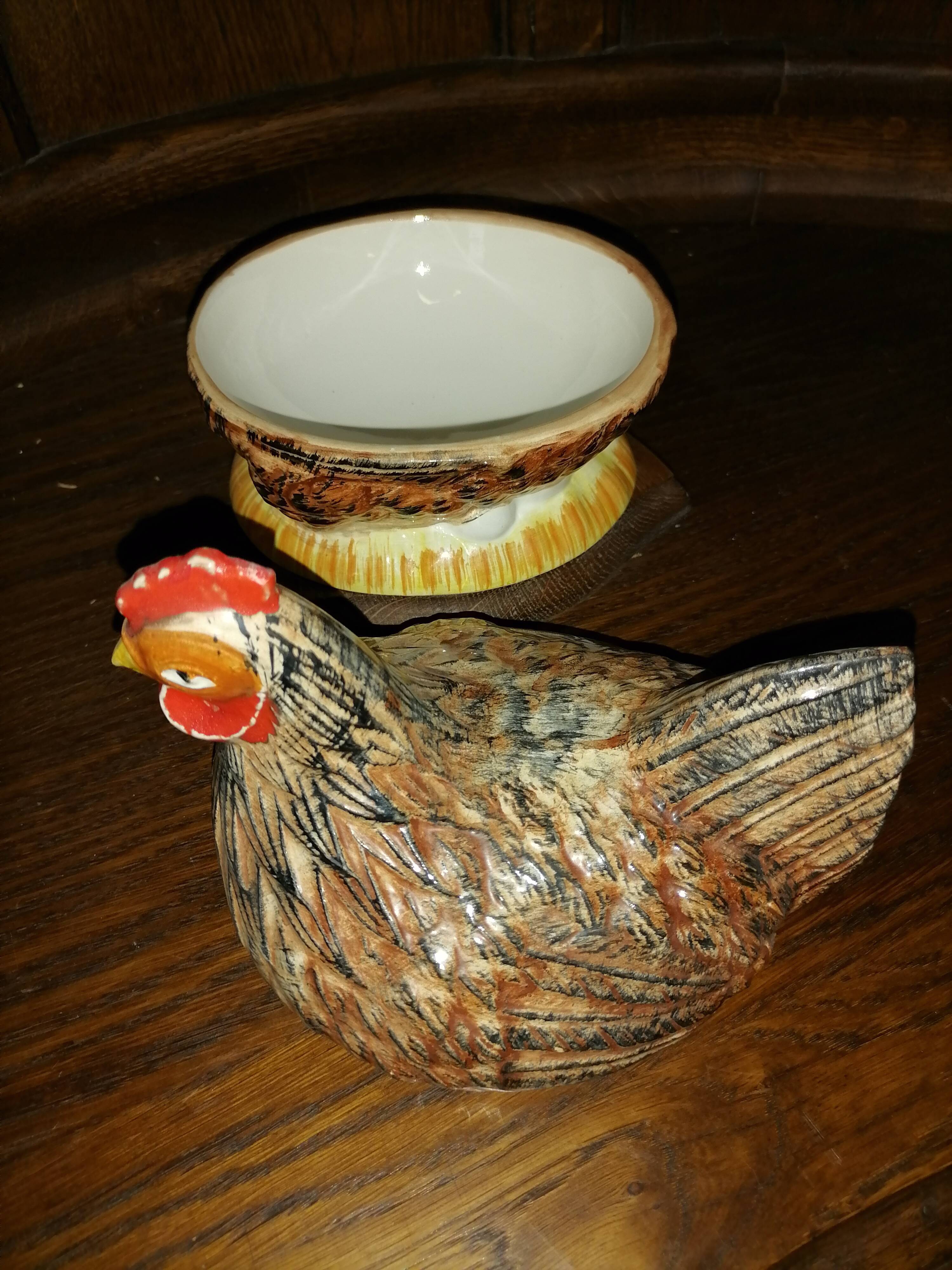 Terrine earthenware hen
