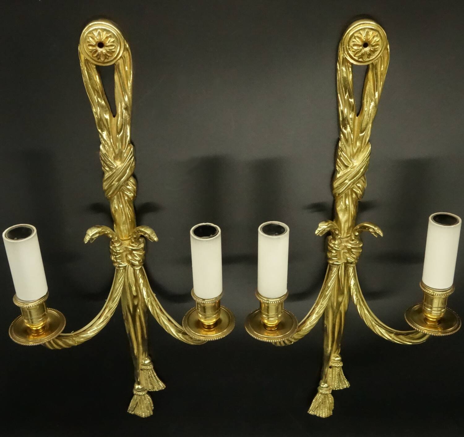 Large pair of wall lights, eagle heads, Louis XVI style from Hettier Vincent - gilded bronze