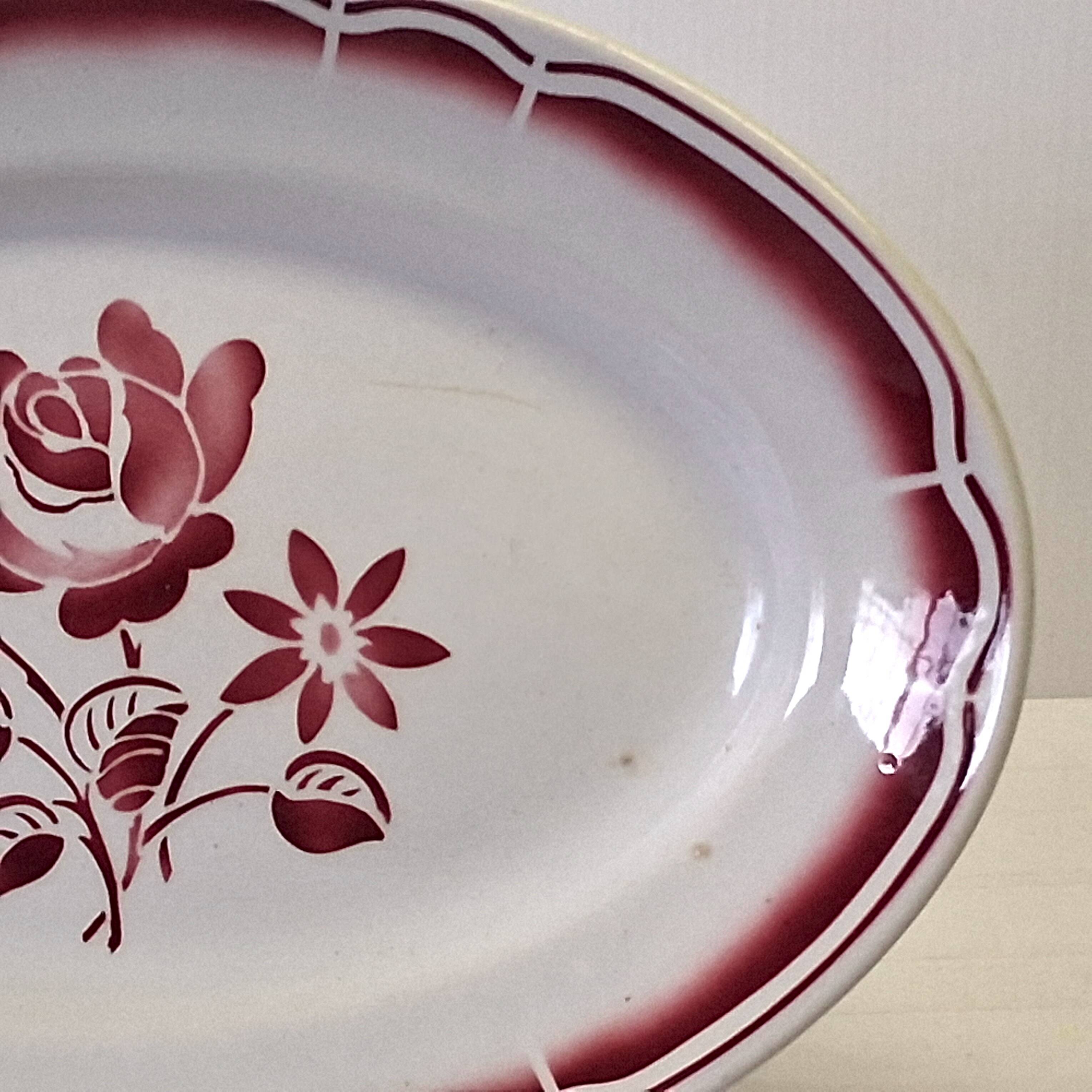 Very pretty antique oval platter in very good condition