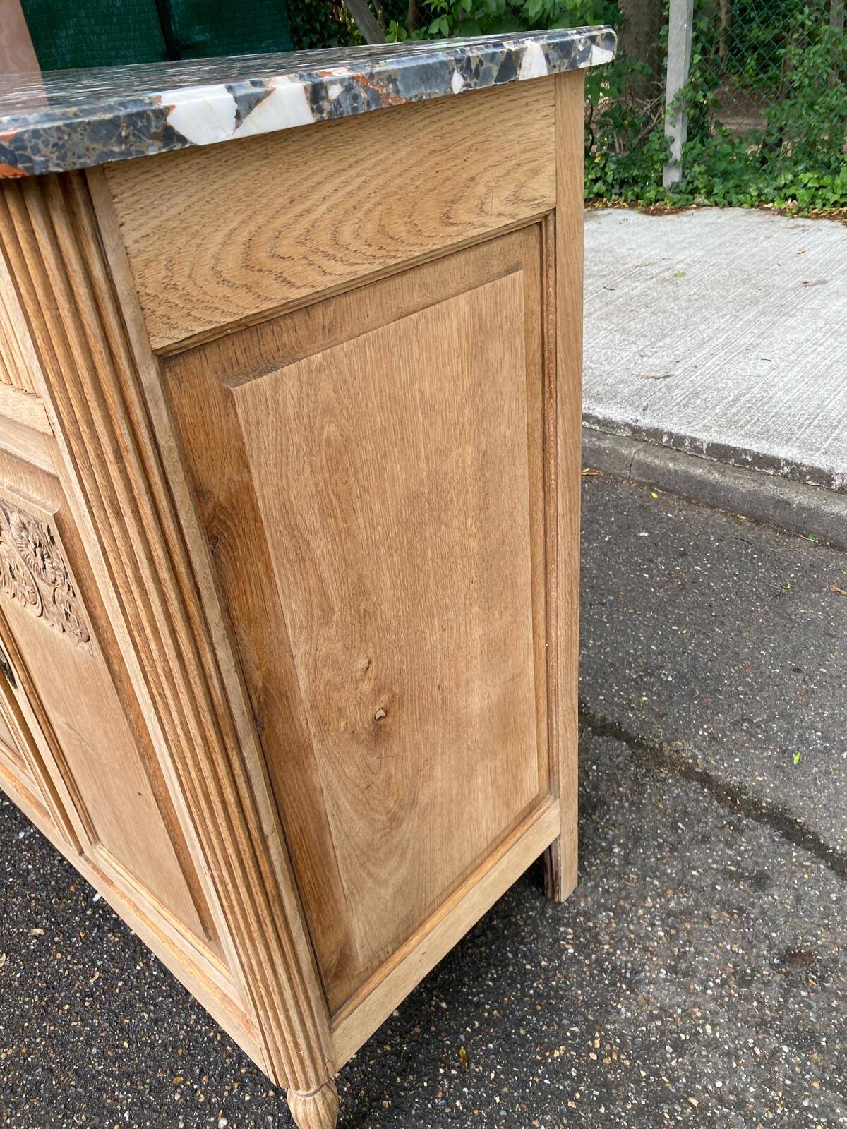 Art Deco buffet renovated in solid oak and breccia marble from the 1930s.