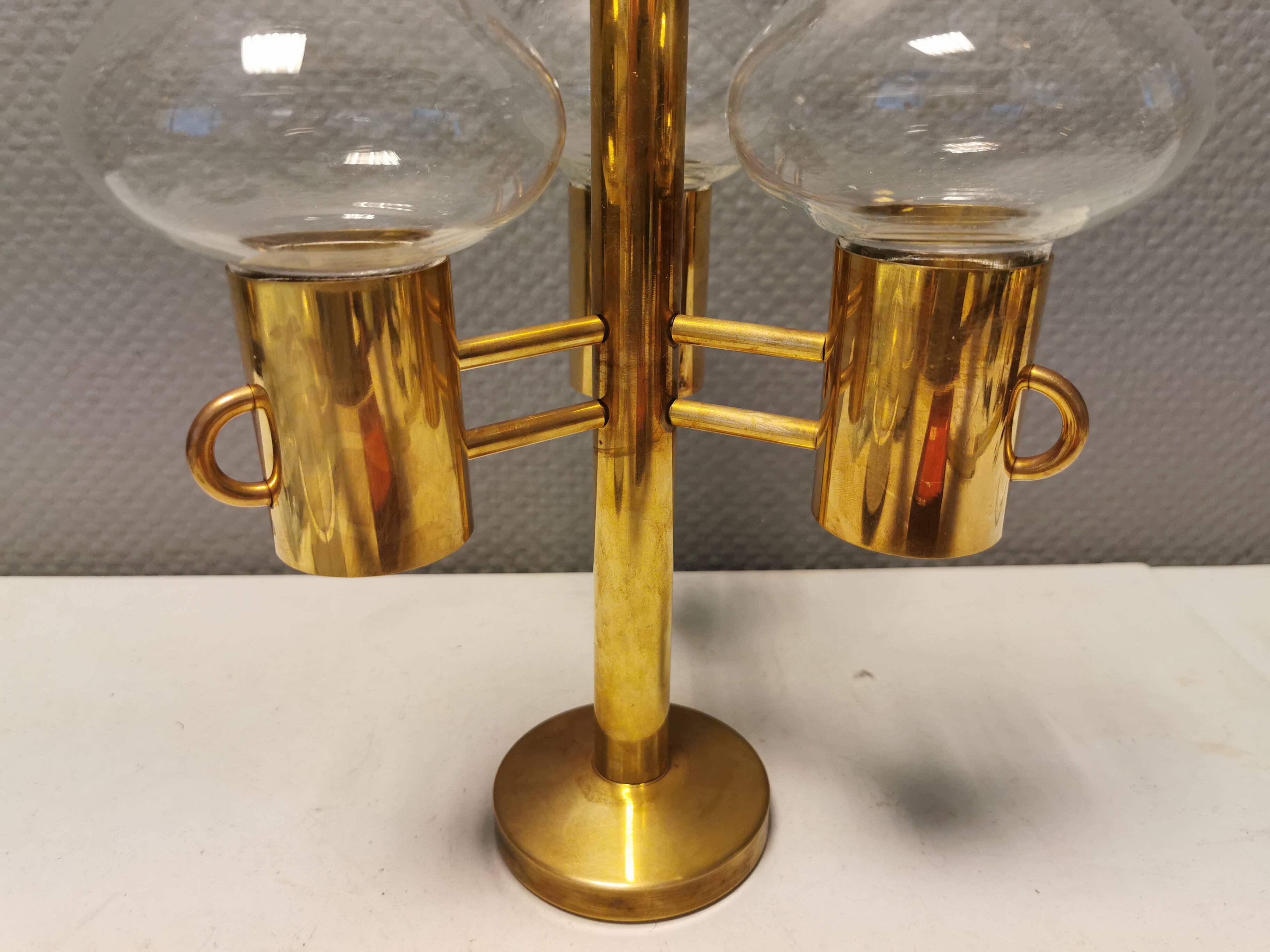 Bougeoir en laiton avec abat-jour en verre translucide fabriqué par Norway Candle Design années 1960