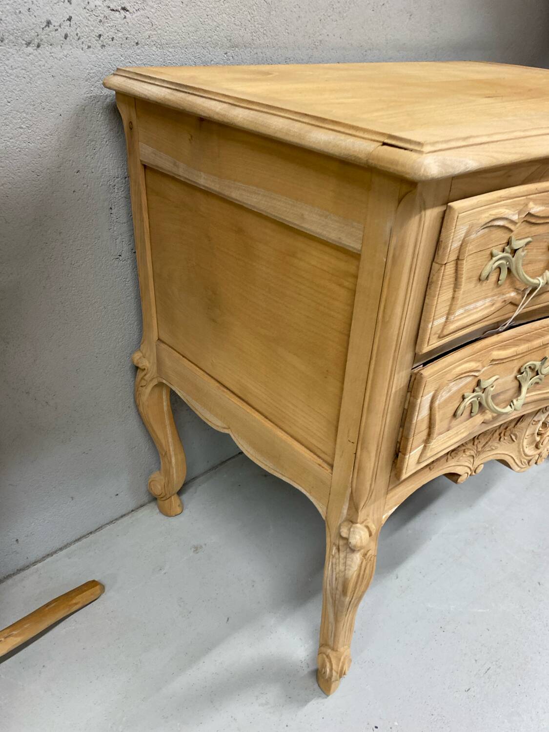 Louis chest of drawers in raw wood with two drawers
