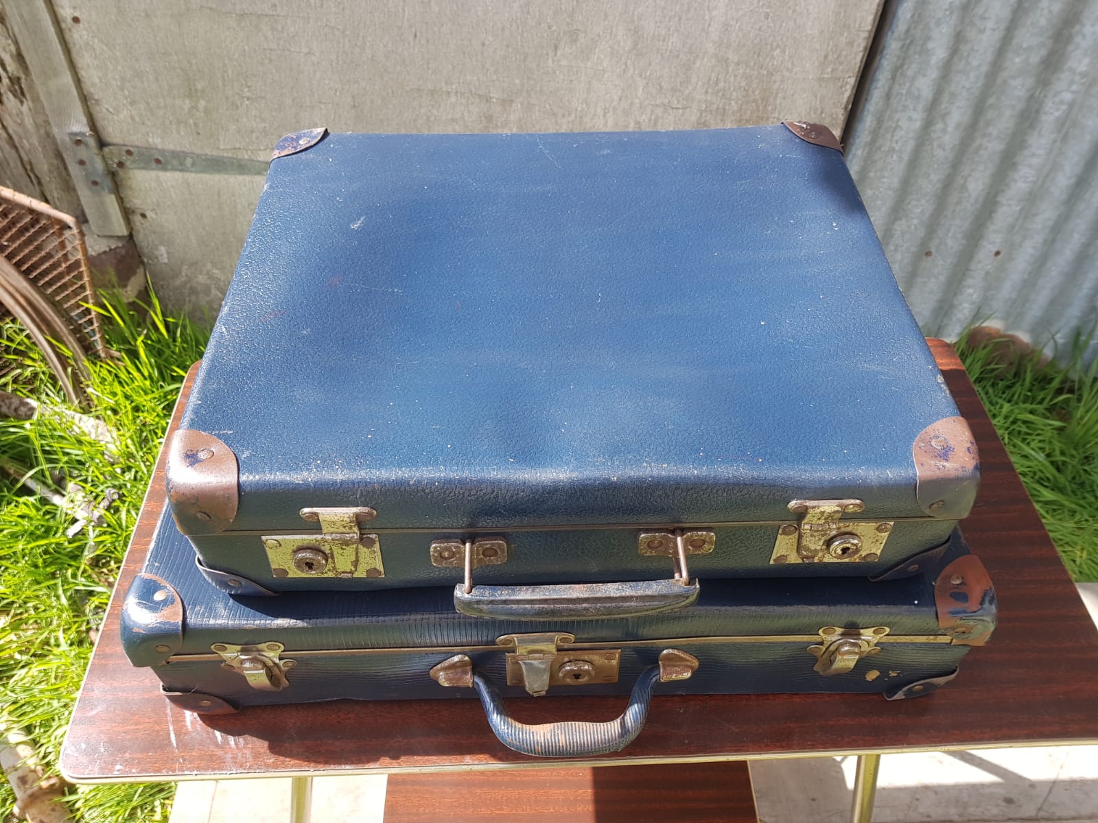 Pair Old Carton Blue Fibre - Reinforcements - Vintage Metal Anse