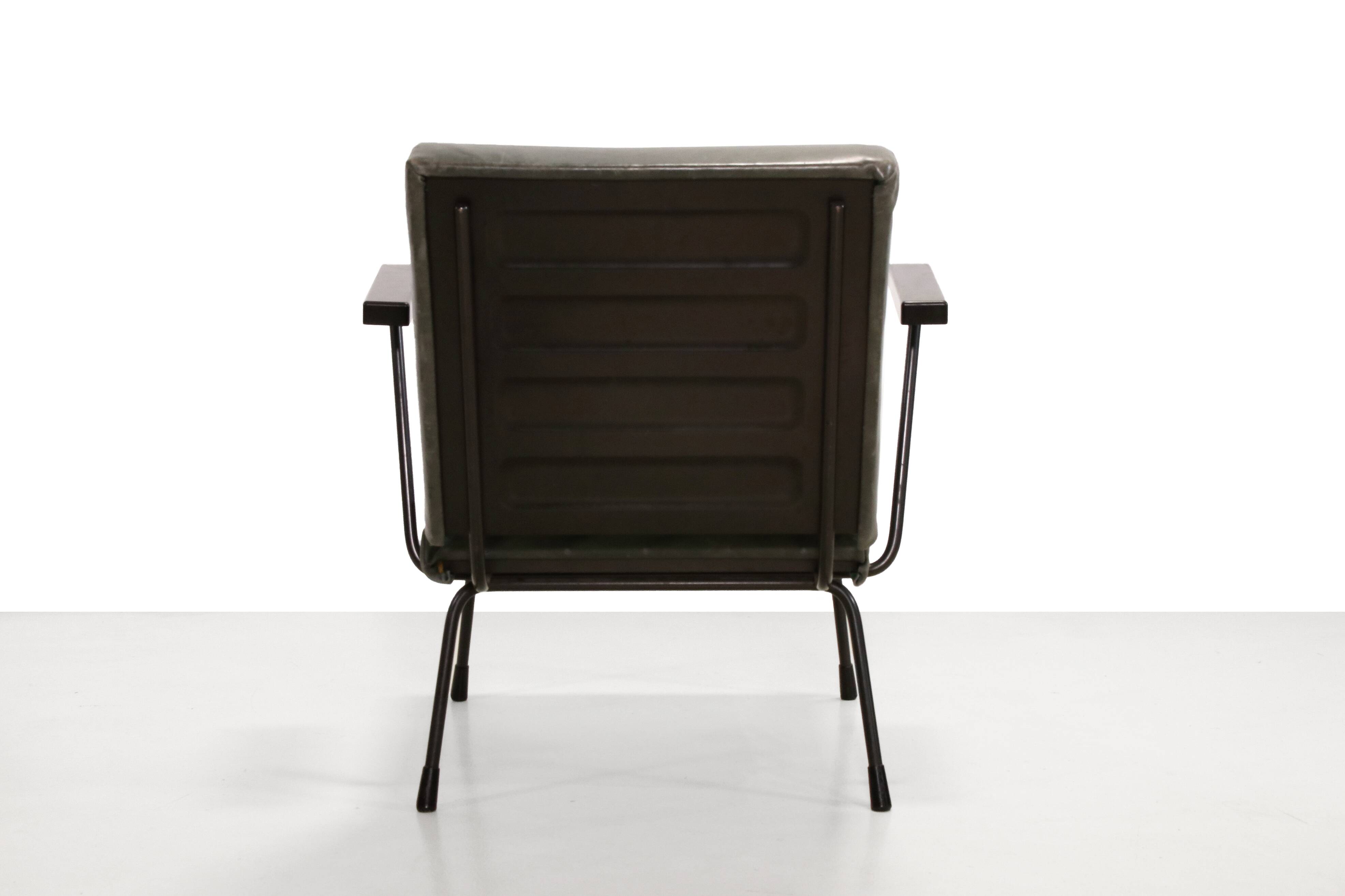 Dutch modernist Gispen 1401 Armchair by Wim Rietveld in green leather