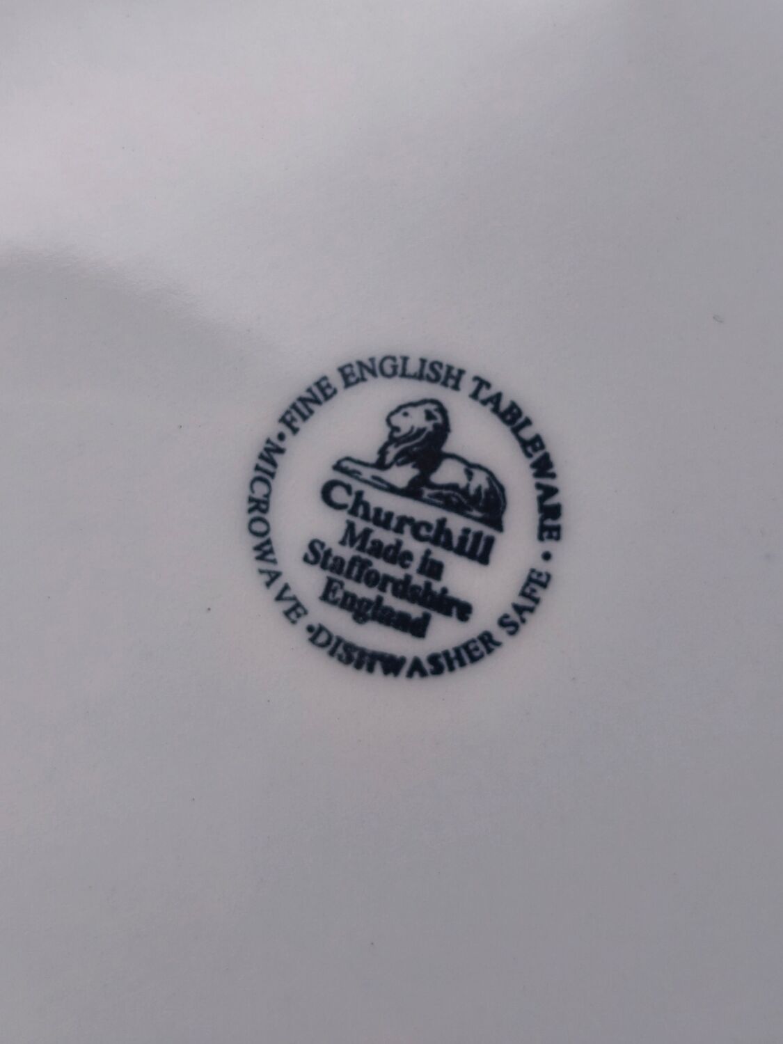 Large blue and white English plate – Chinoiserie decoration – Churchill Home