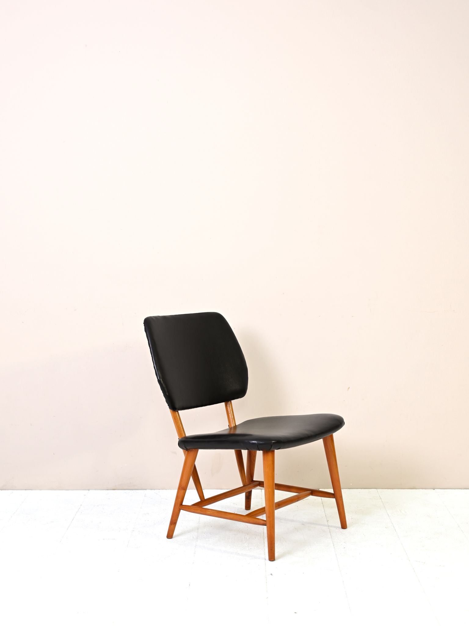 Chaise scandinave vintage en cuir noir