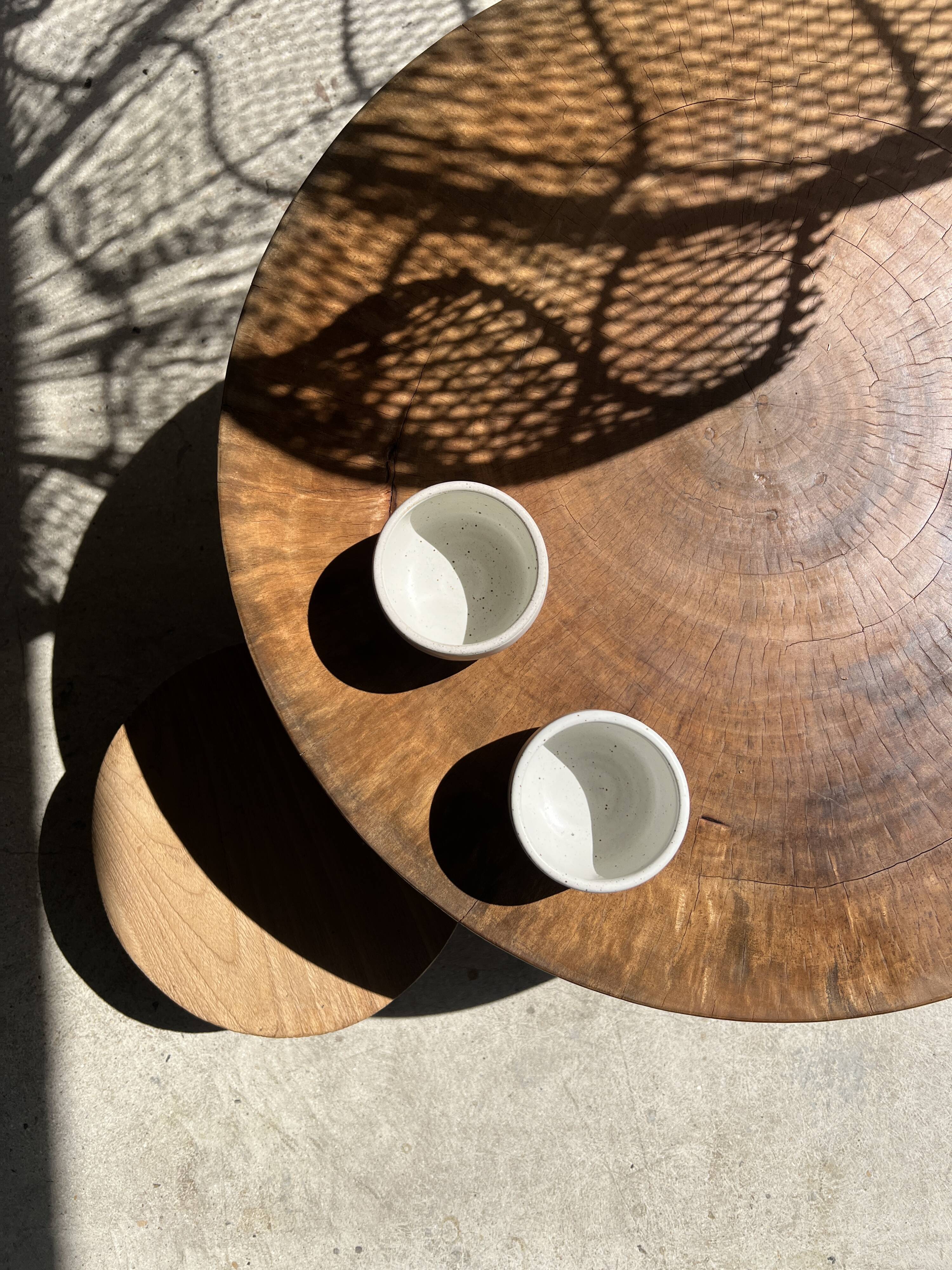 Quadripod coffee table in solid wood monoxyl natural color (dark)