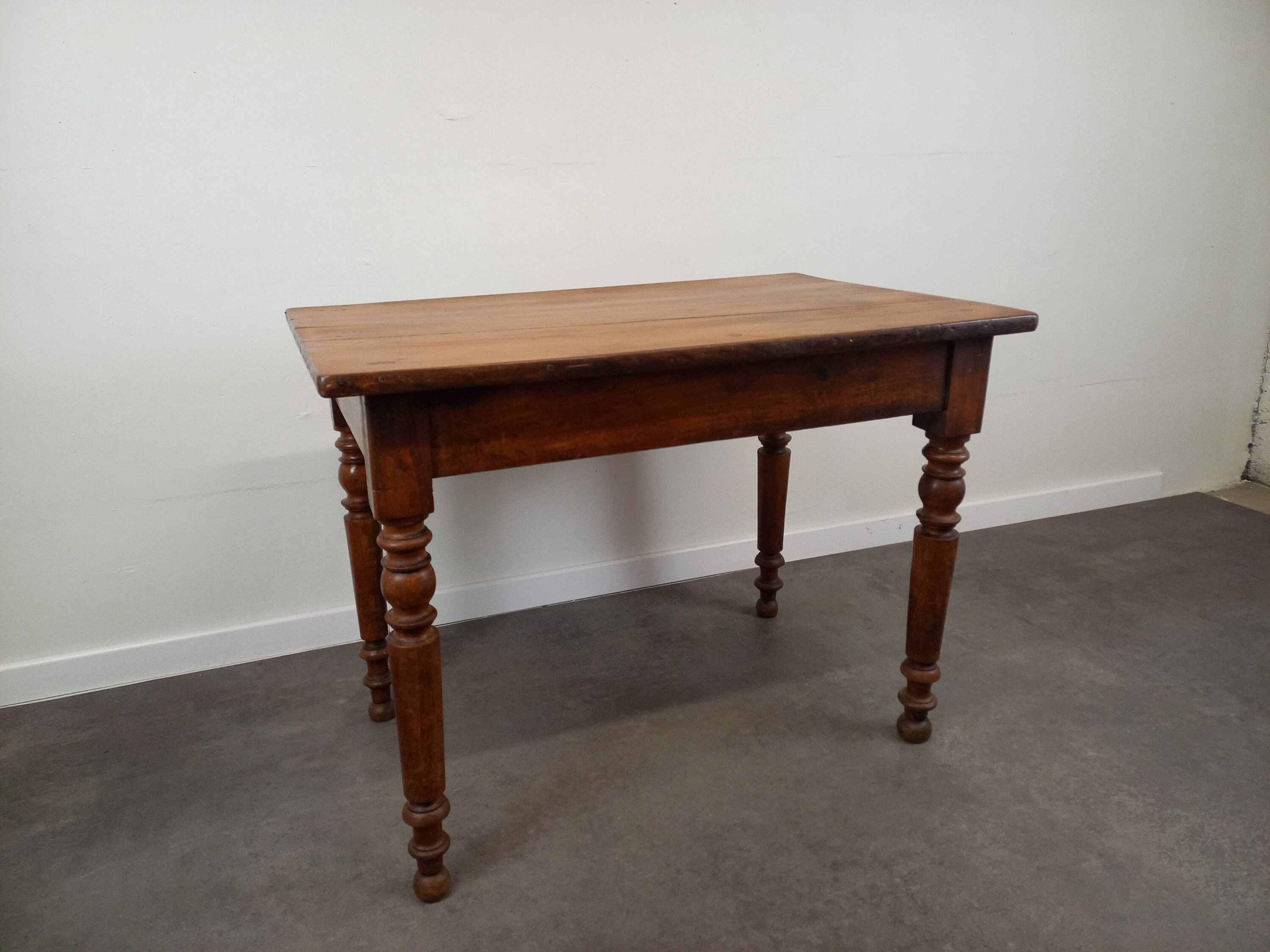 Table bistrot en noyer