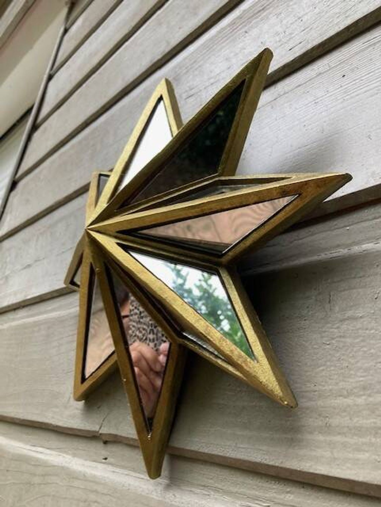 Star-shaped mirror