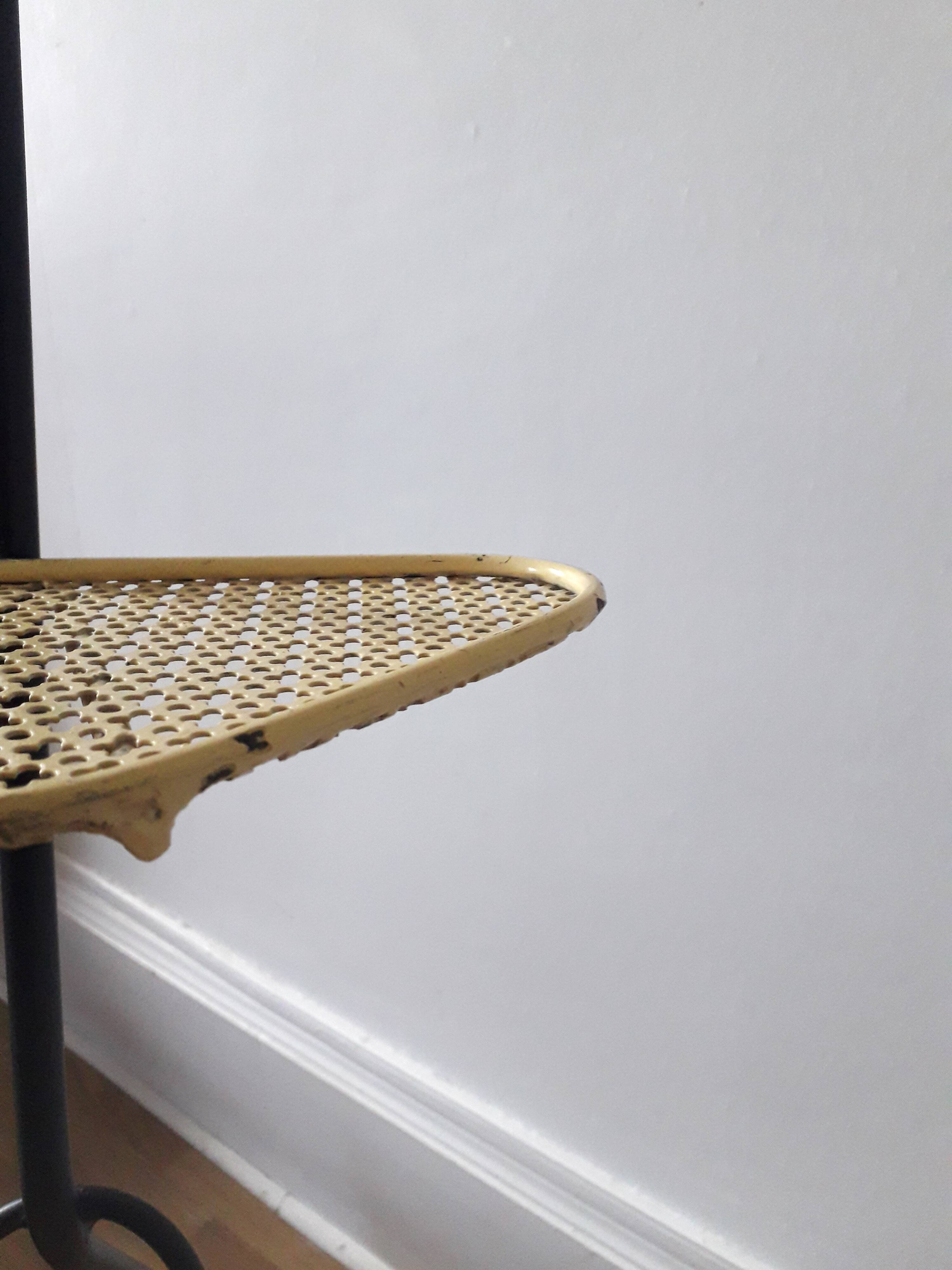 Floor lamp / magazine holder