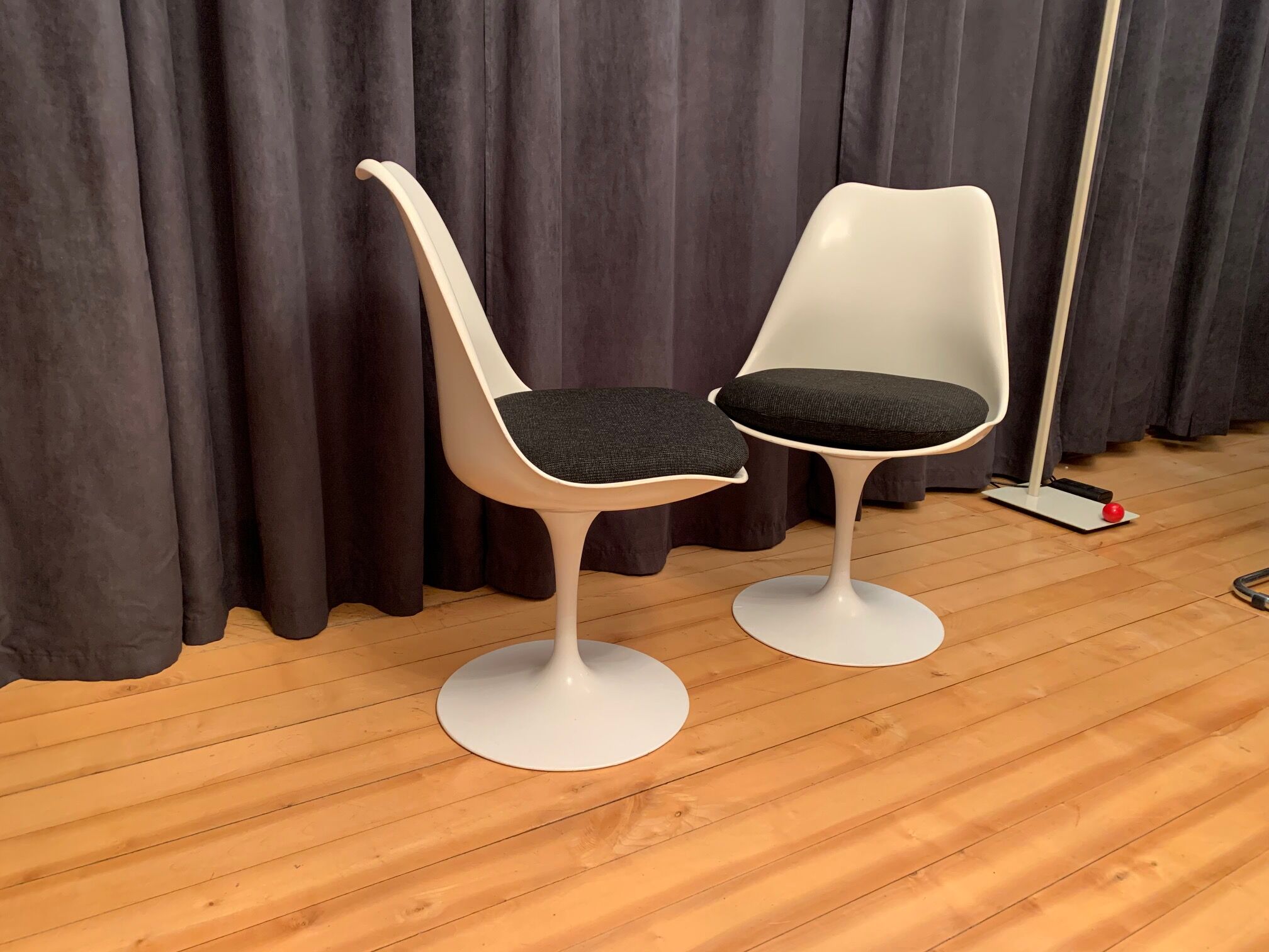 Paire de chaises Tulip modèle 151 conçue par Eero Saarinen, Knoll International, années 1950