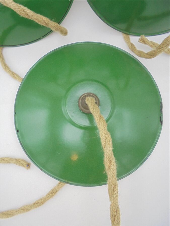 Trio of enamelled sheet metal suspensions