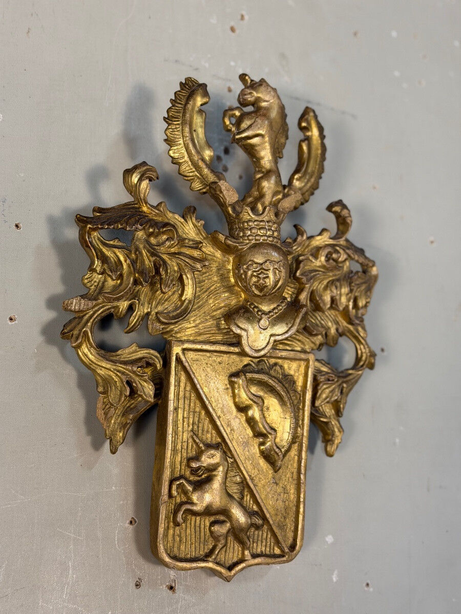 Heraldic cartouche in carved and gilded wood, Belgium, 19th century