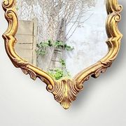 Miroir style Rocaille en plâtre doré, vers 1950