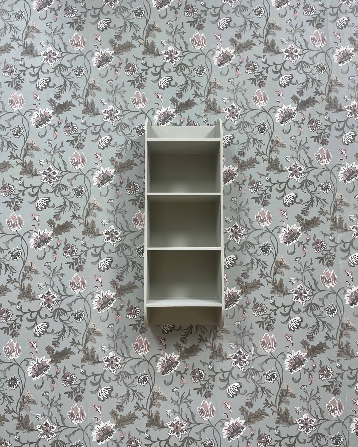 70s vertical shelf to hang