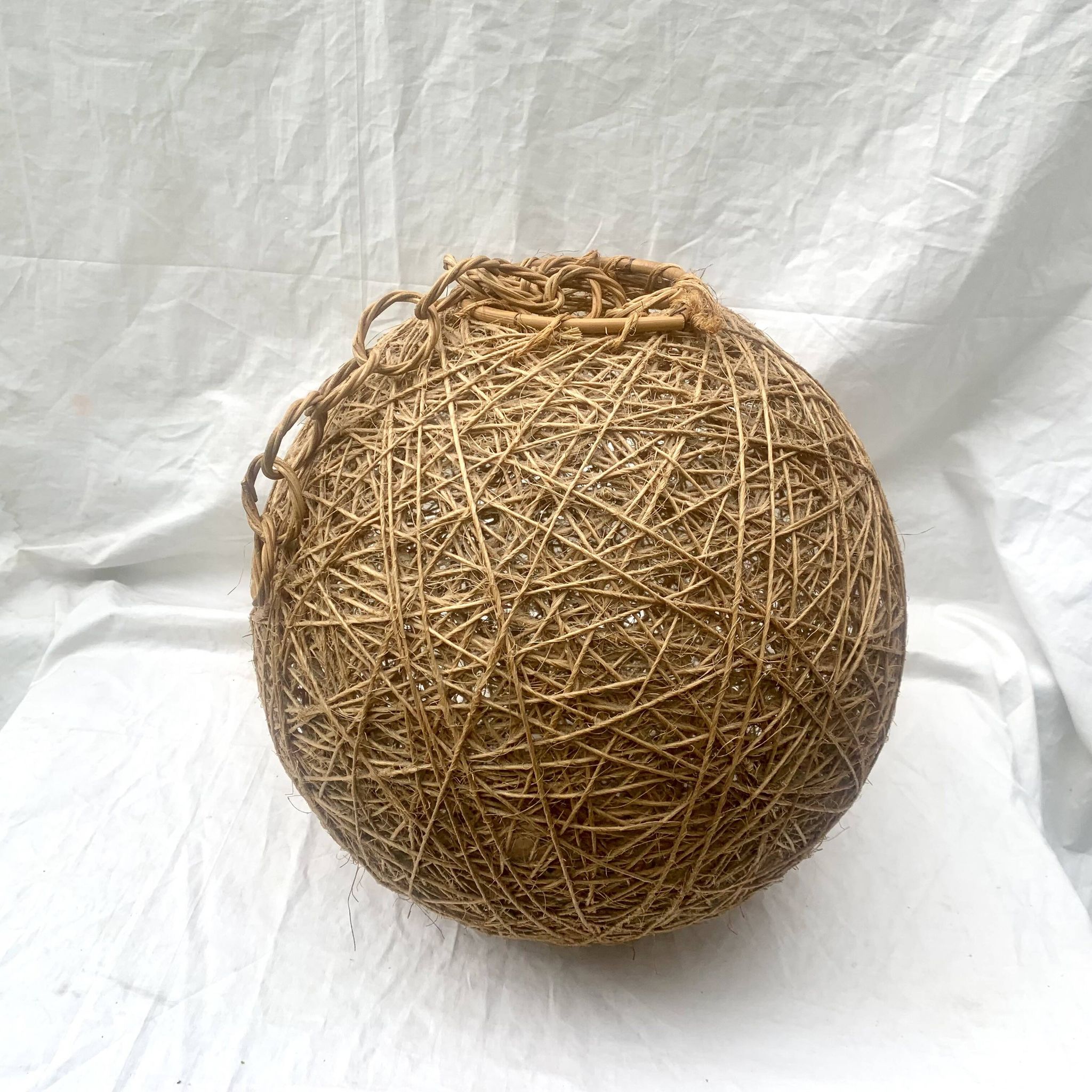 Suspension boule vintage en corde et rotin - 36 cm
