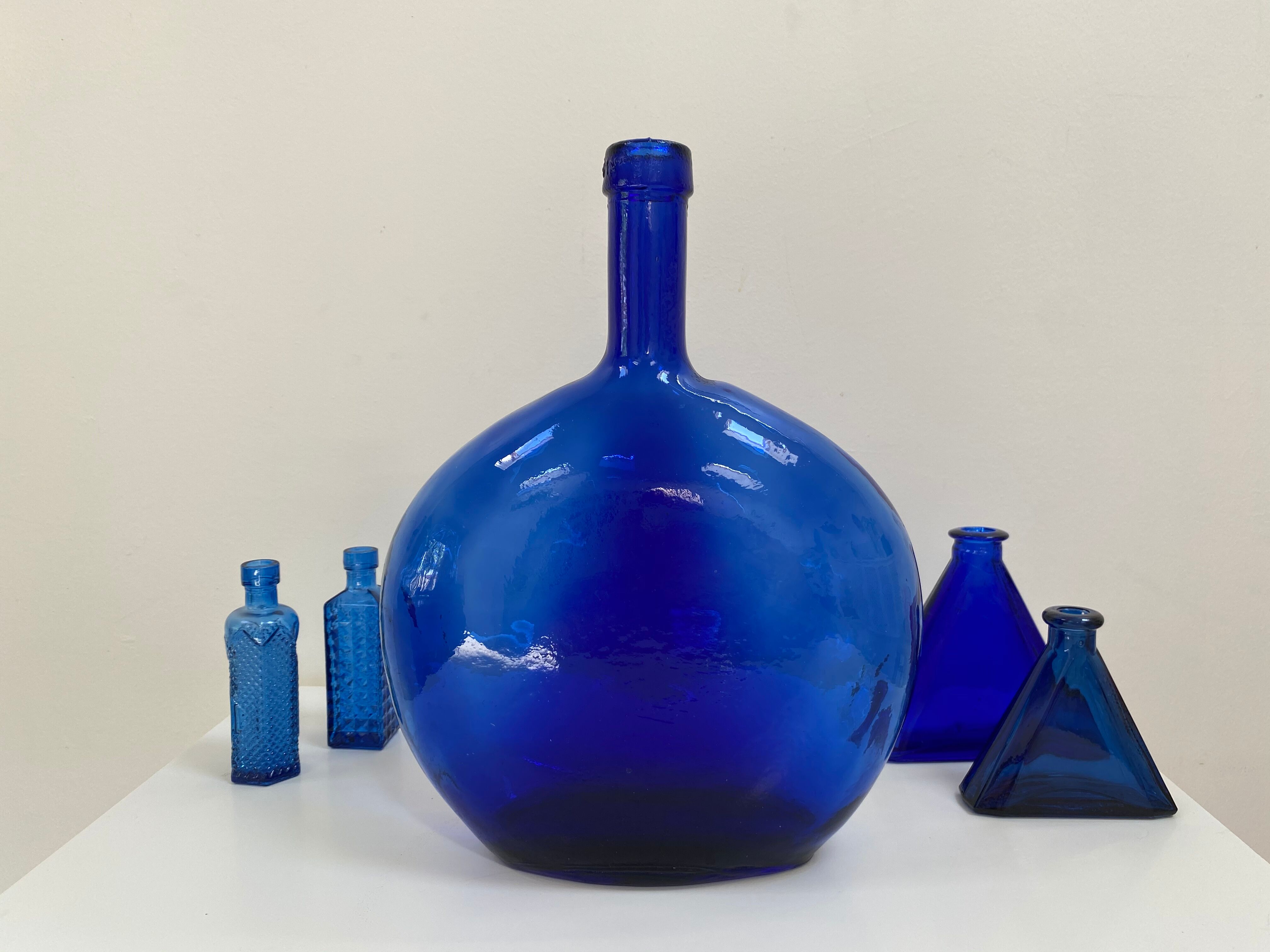 Carafe / vase / lady-jeanne in cobalt blue glass