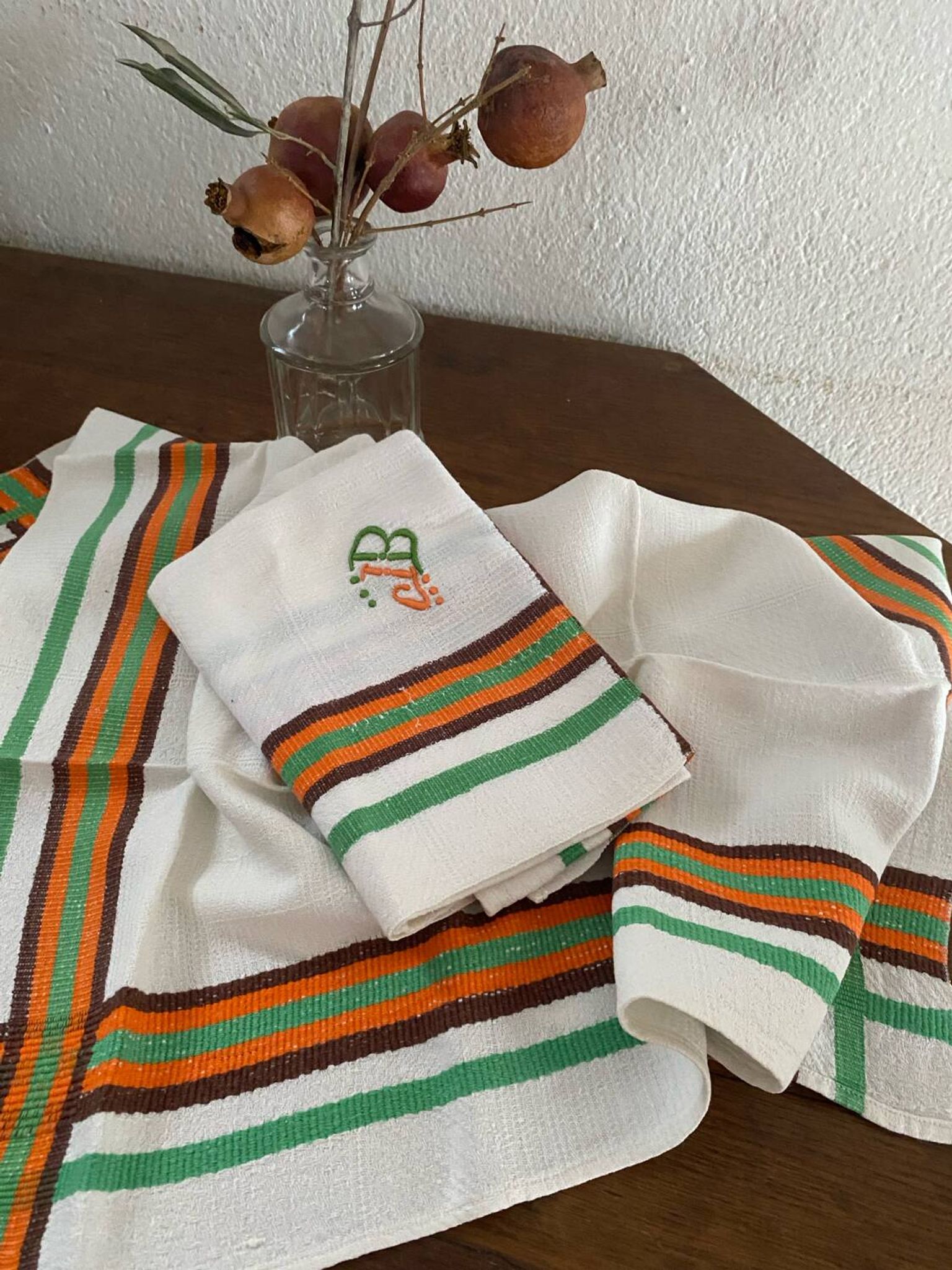 8 serviettes de table vintage liteaux oranges et verts monogramme JB