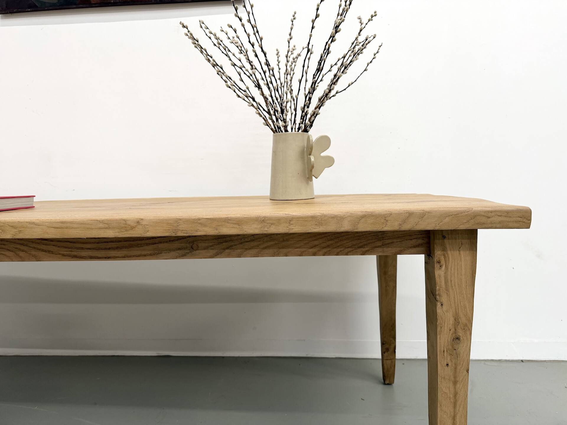Grande table de salle à manger en chêne massif, au format XXL.
