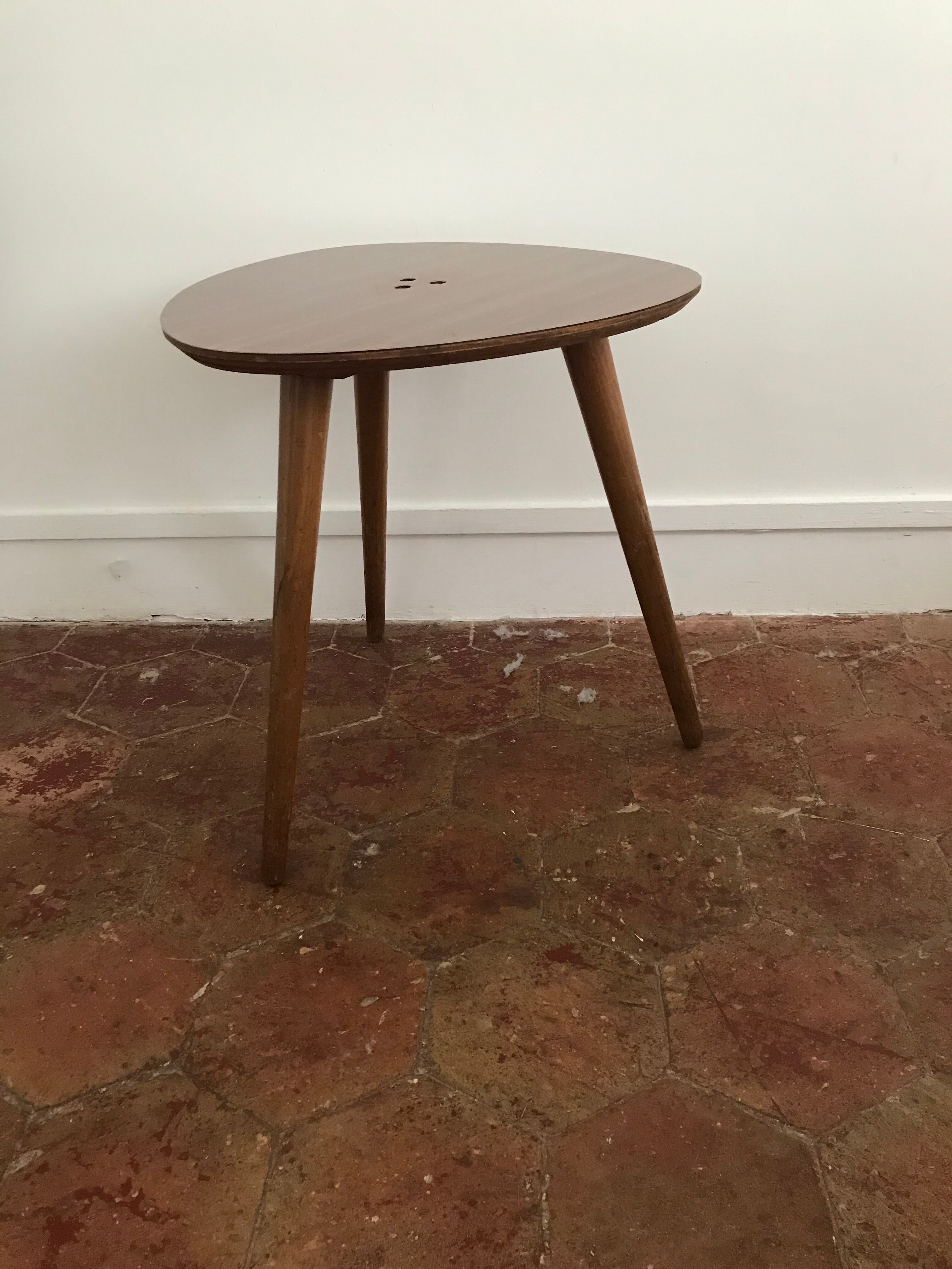Compas foot tripod side table