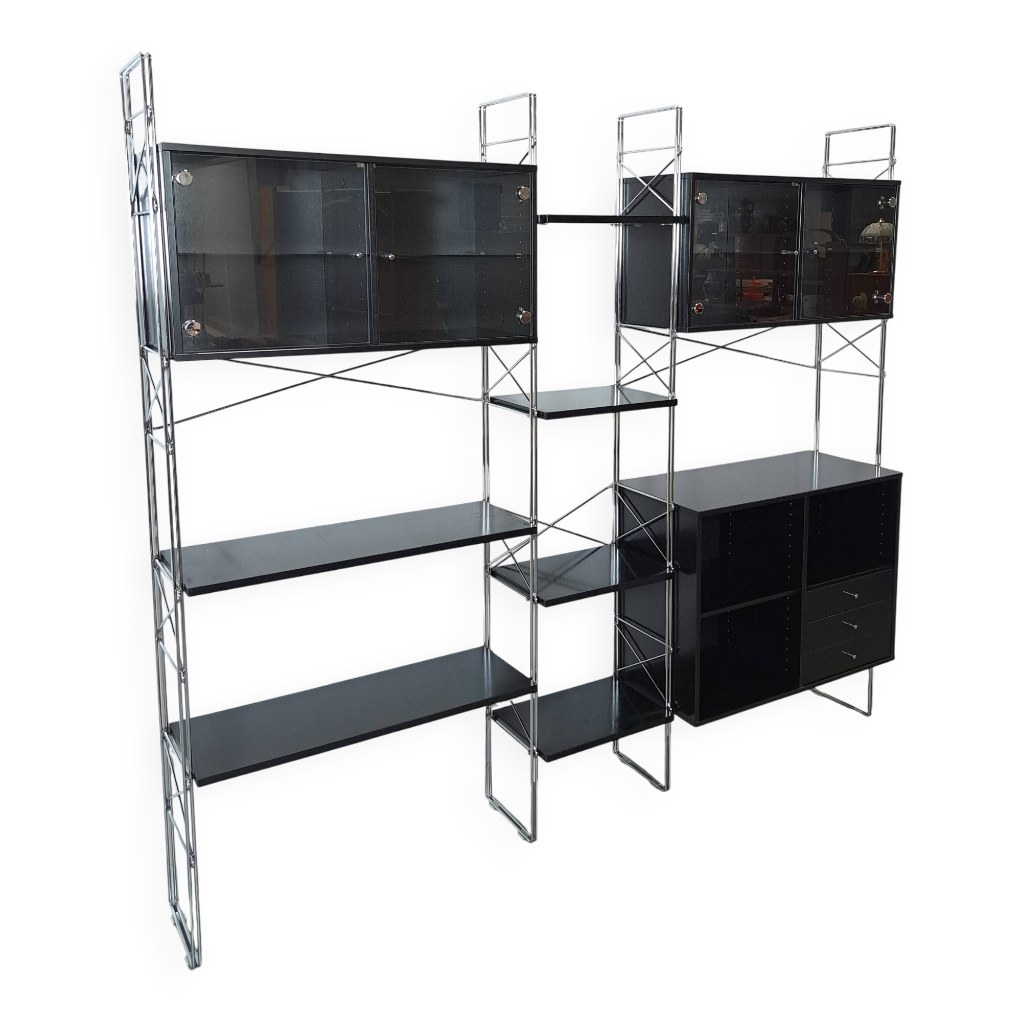 Deens design Denka modulaire kast met chromen houders en planken