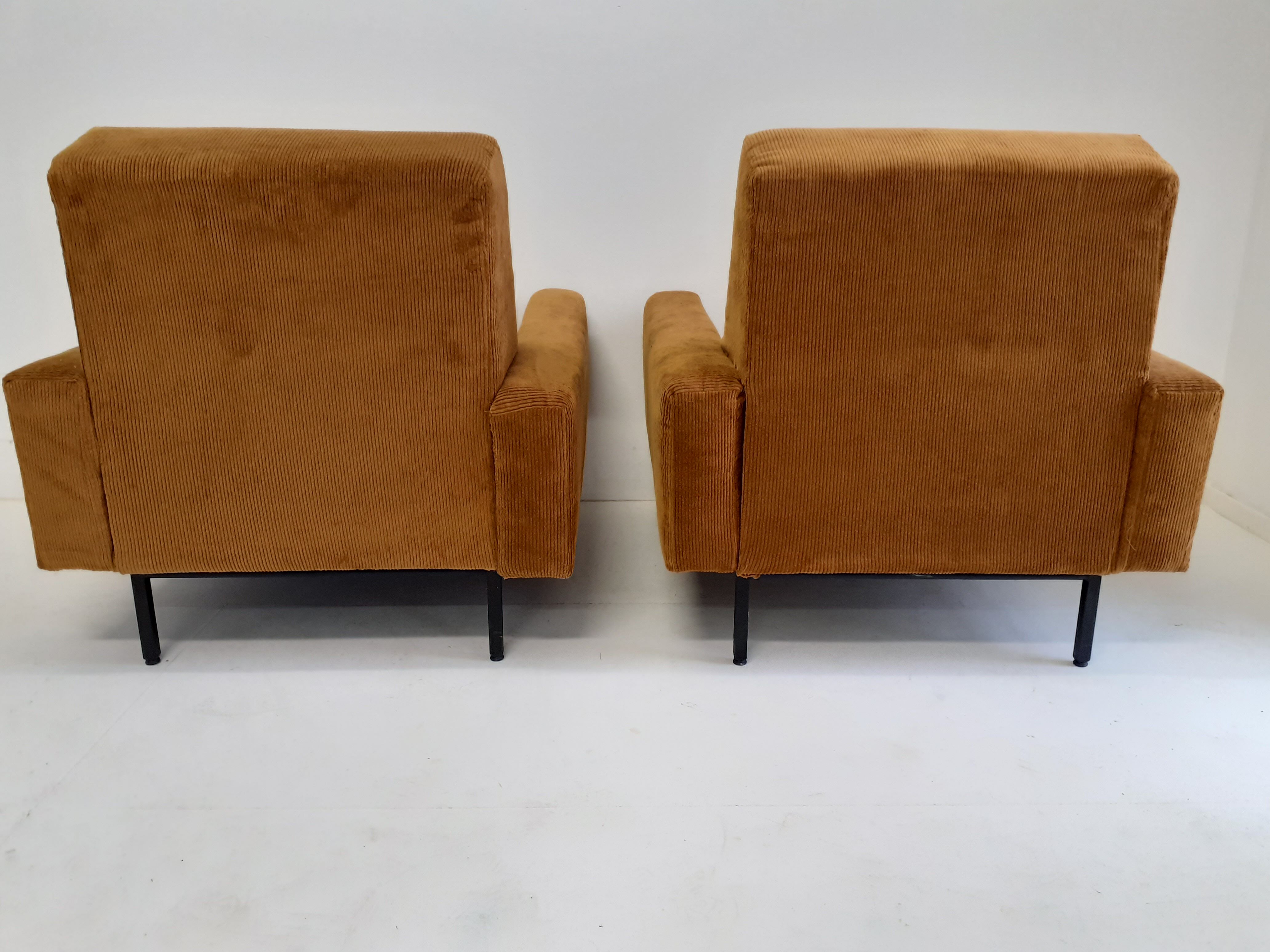 Paire de fauteuils année 50