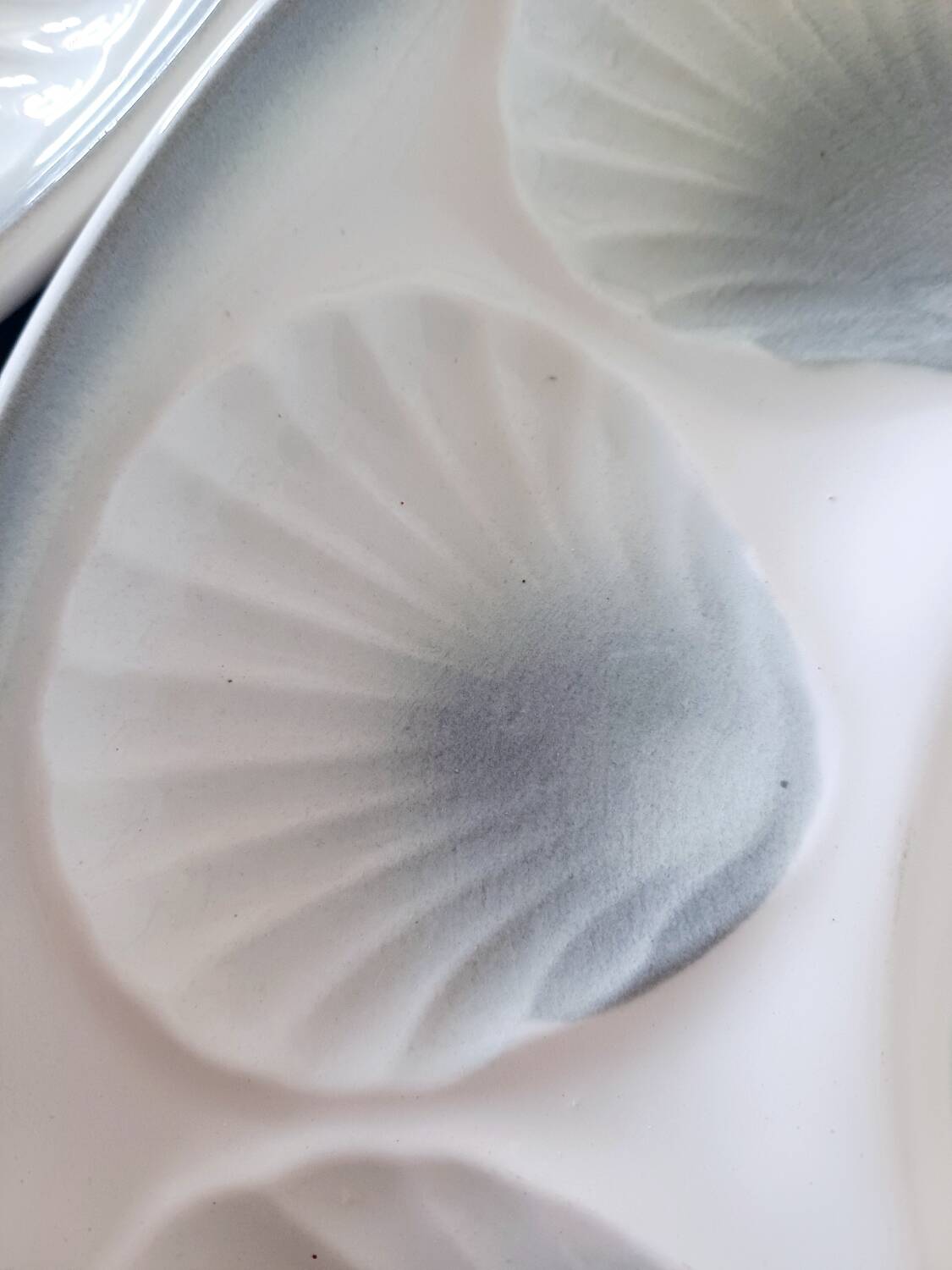 Set of 11 + 1 oyster plates Moulin des Loups
