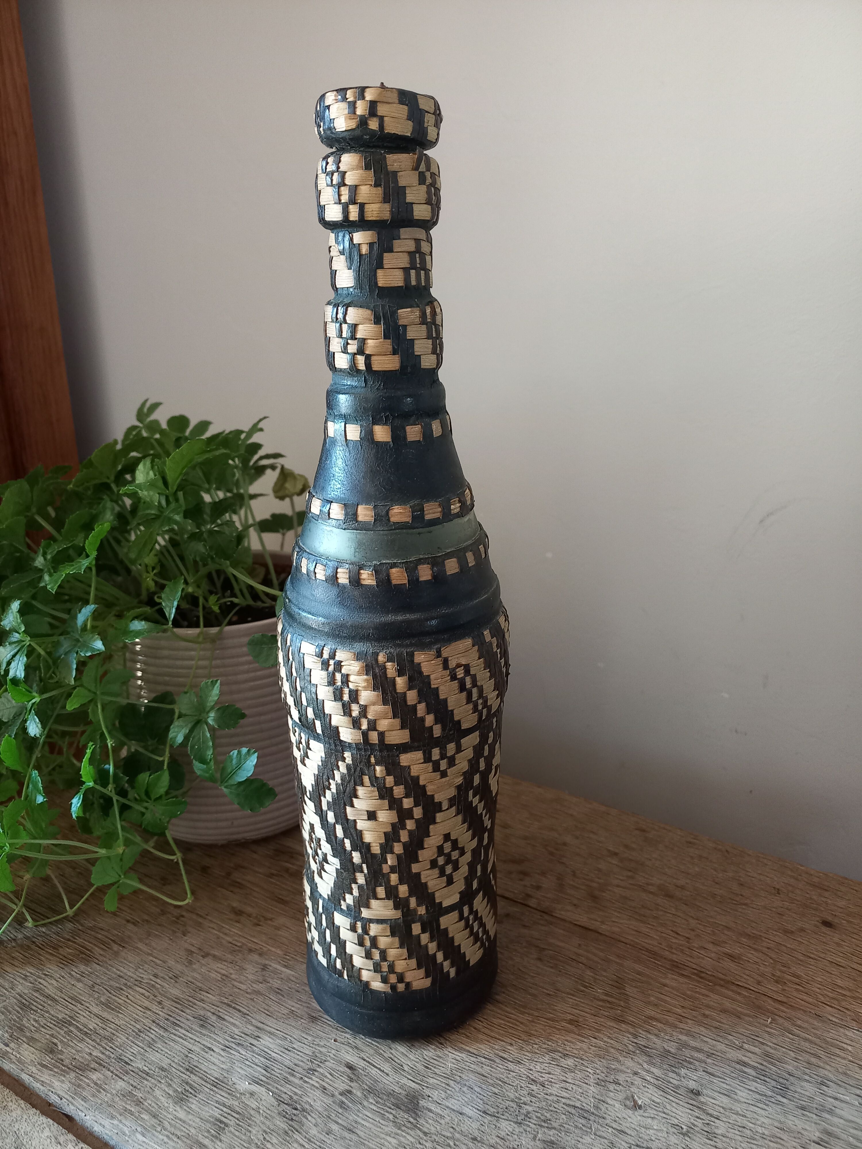 Bottle vase sheathing braided basketry and leather Ethnic Crafts