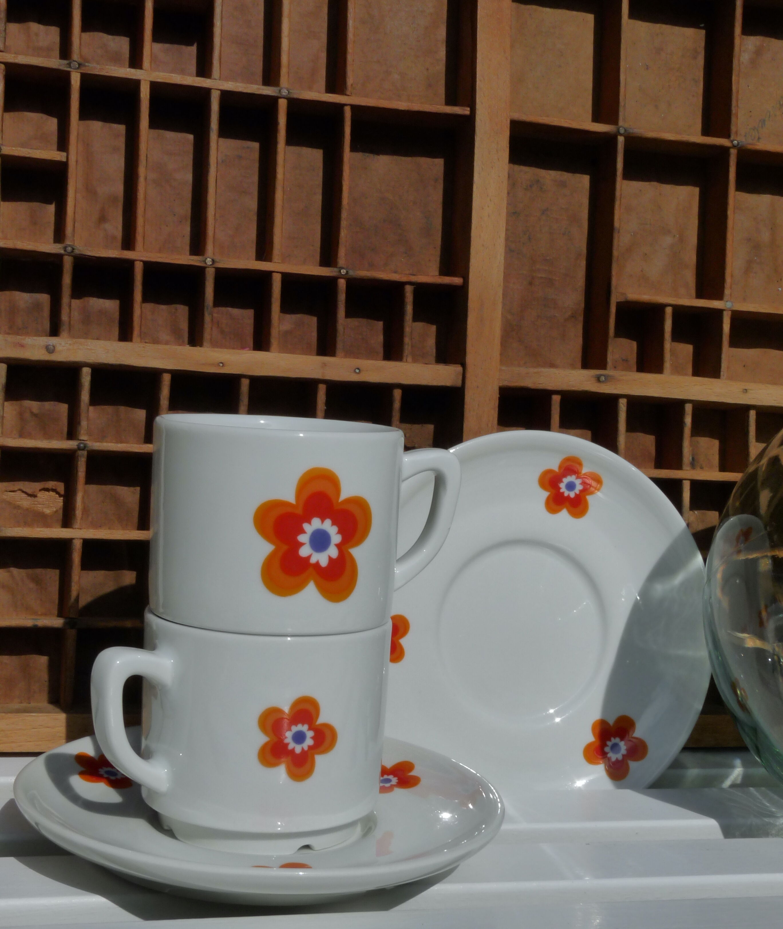2 mugs and saucers in porcelain Colombia Vintage 1970s