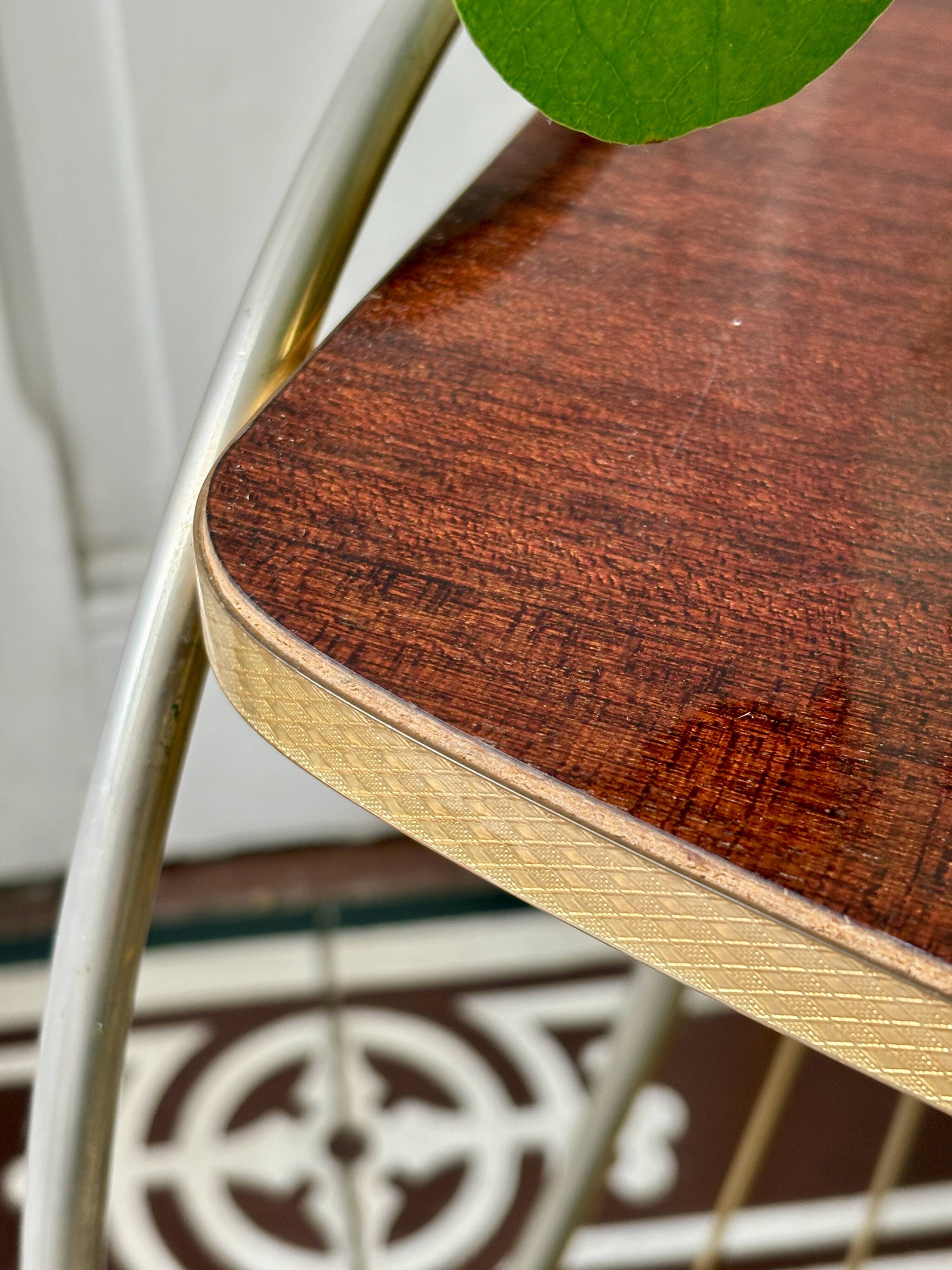Table d'appoint vintage en laiton et formica