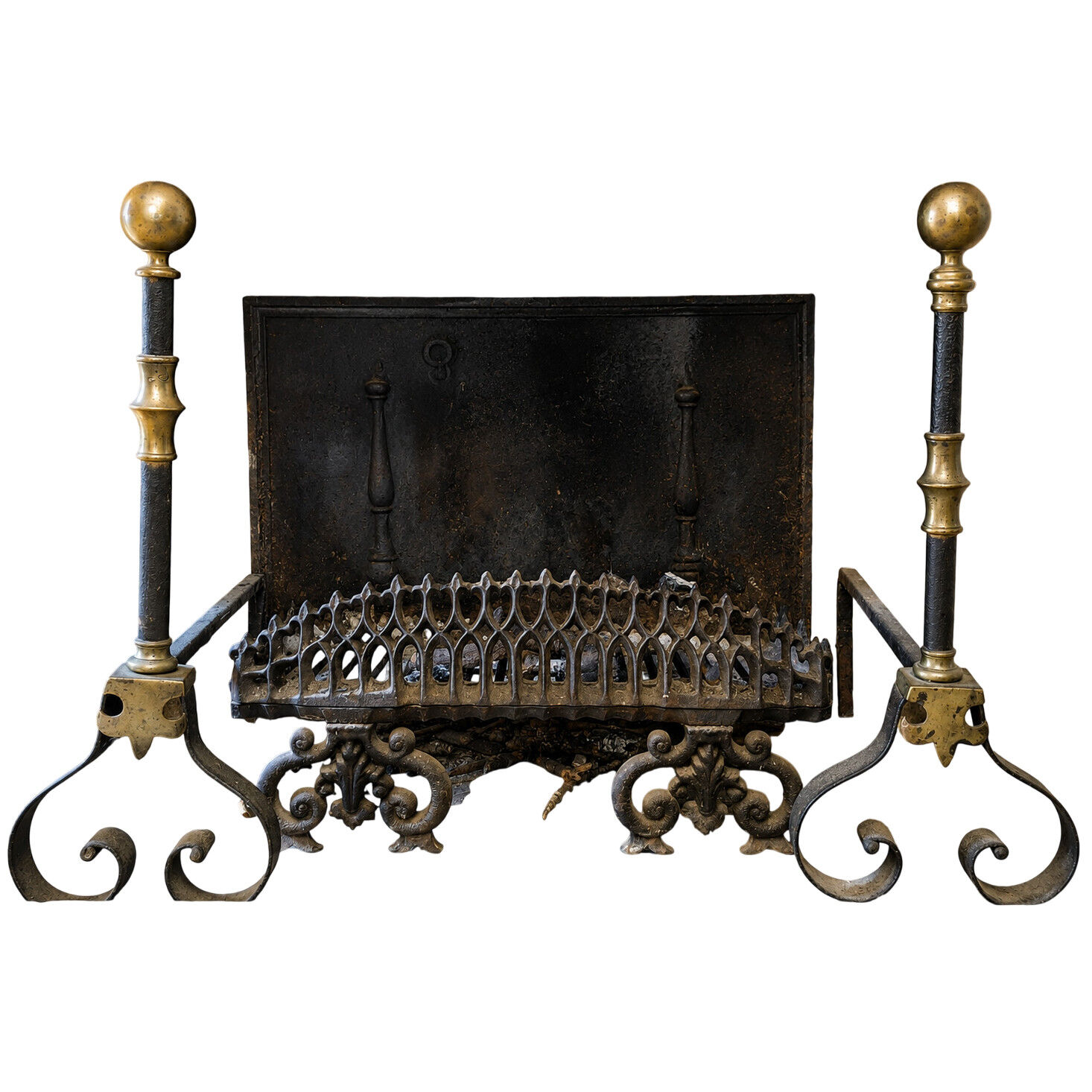 Paire de chenets en fer forgé et laiton avec porte-bûches de cheminée, xixe