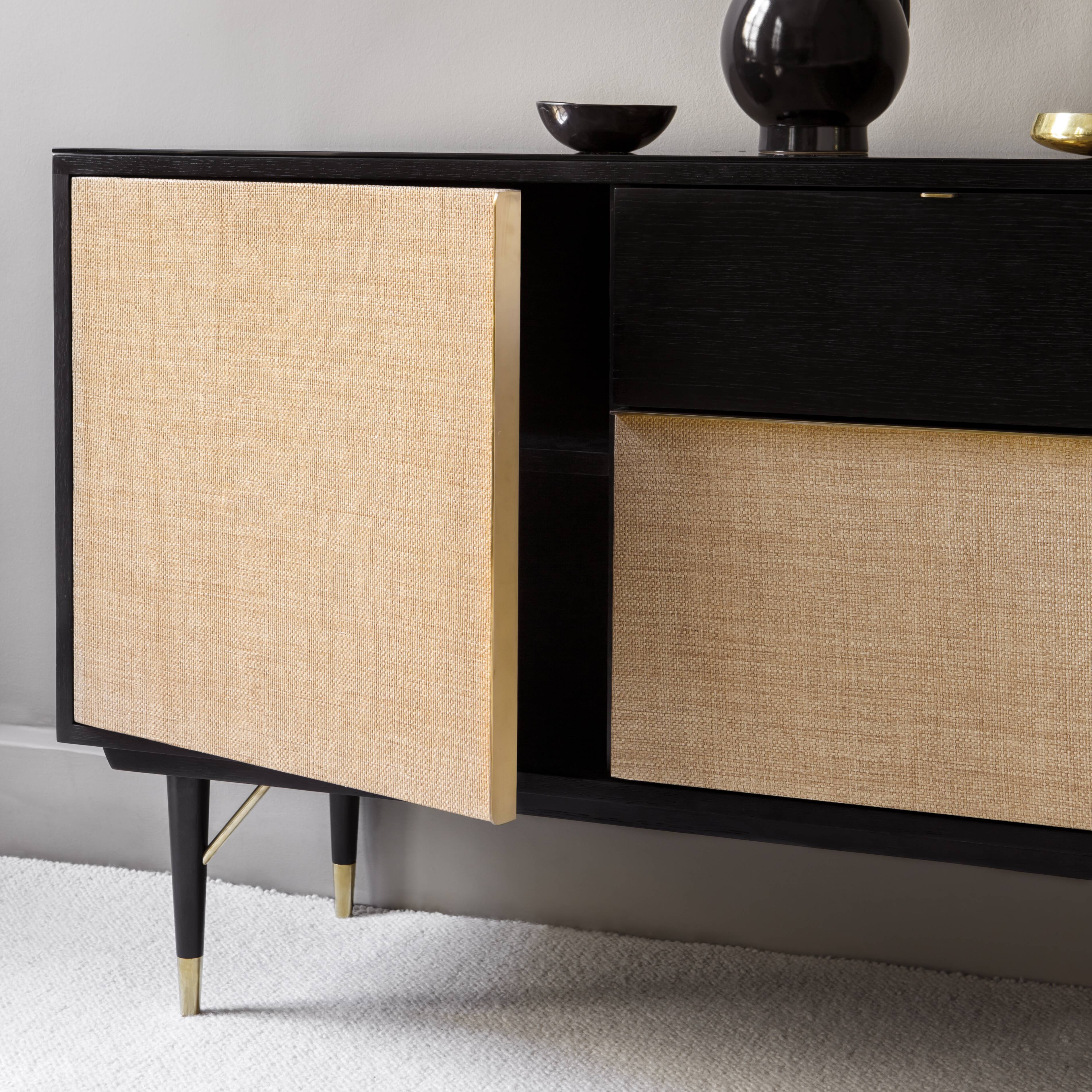 Black mirror enfilade in natural fiber